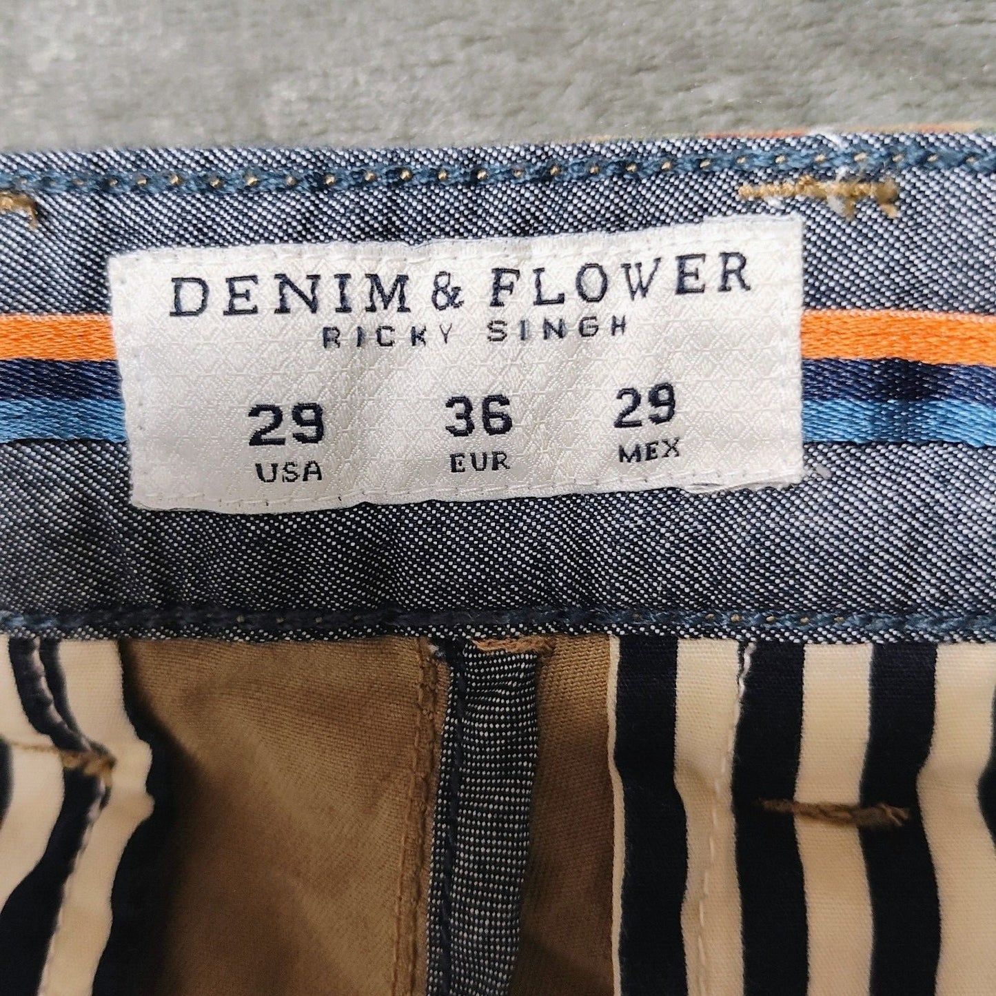 Ricky Singh "Denim & Flower" Brown Floral Pattern 7.5" Inseam Shorts (Sjze 29)