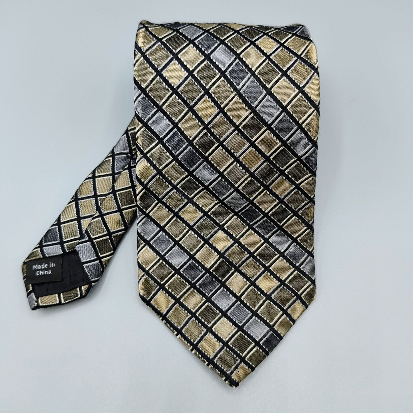 Perry Ellis Portfolio Mens Geometric Checkered Silk Tie (Fair/Good Condition)