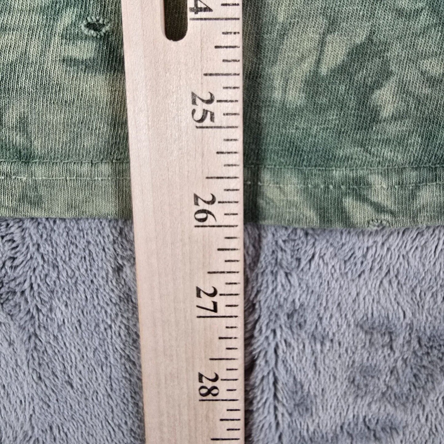 Thrashed Vintage 2003 Harely-Davidson USA Traverse City, MI Tie-Dye T-Shirt (L)