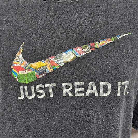 Early 2010s Gildan "Just Read It" Nike Swoosh Parody Faded Black T-Shirt (2XL)