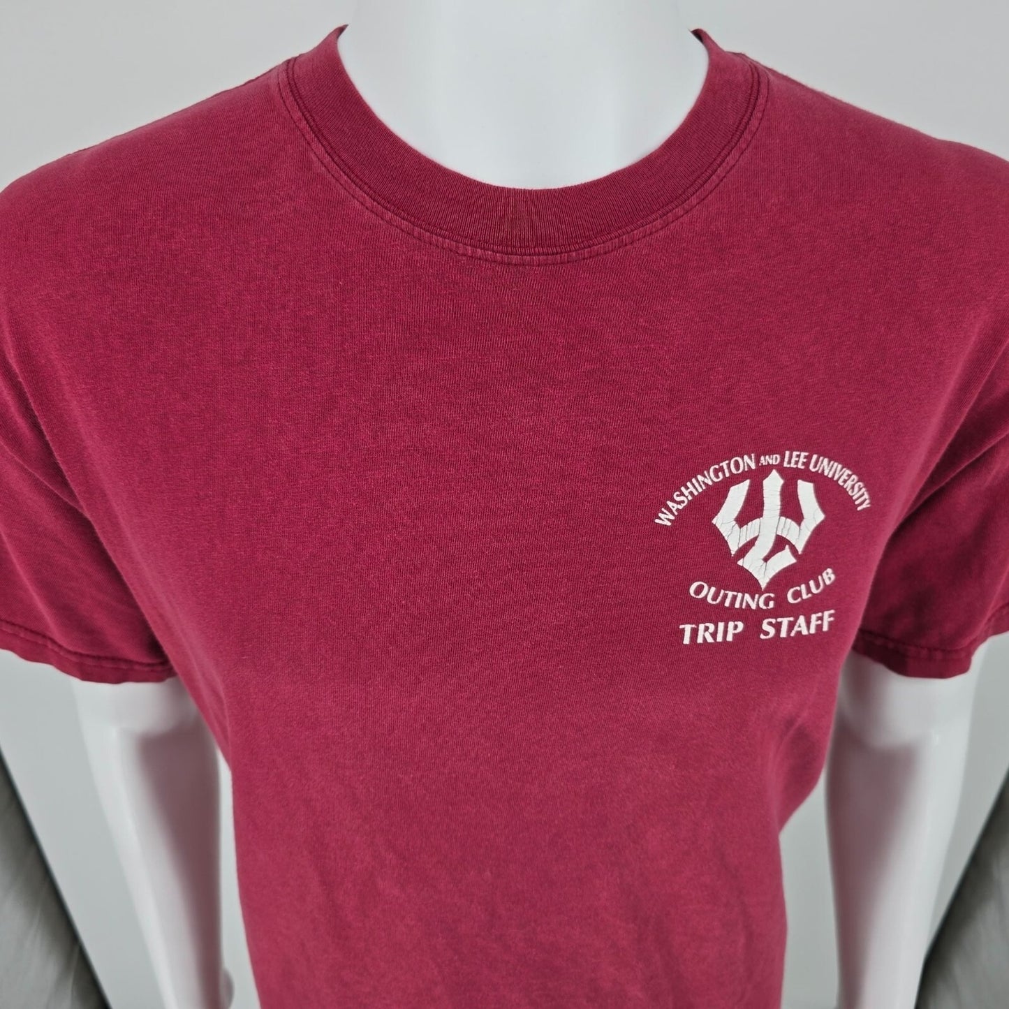 Vintage Y2K Washington and Lee University Outing Club Trip Staff T-Shirt (L)