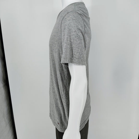 Tommy Hilfiger Women's V-Neck Flag Logo T-Shirt (Large)