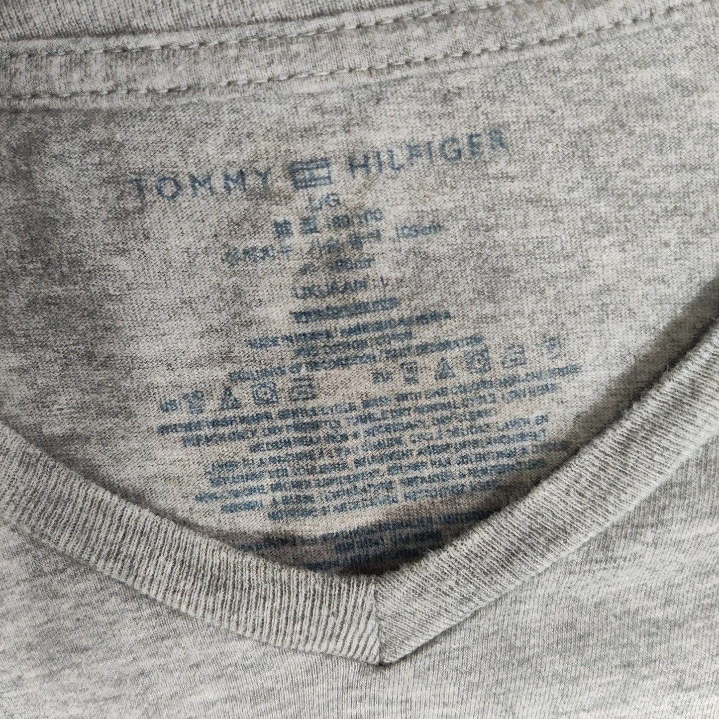 Tommy Hilfiger Women's V-Neck Flag Logo T-Shirt (Large)
