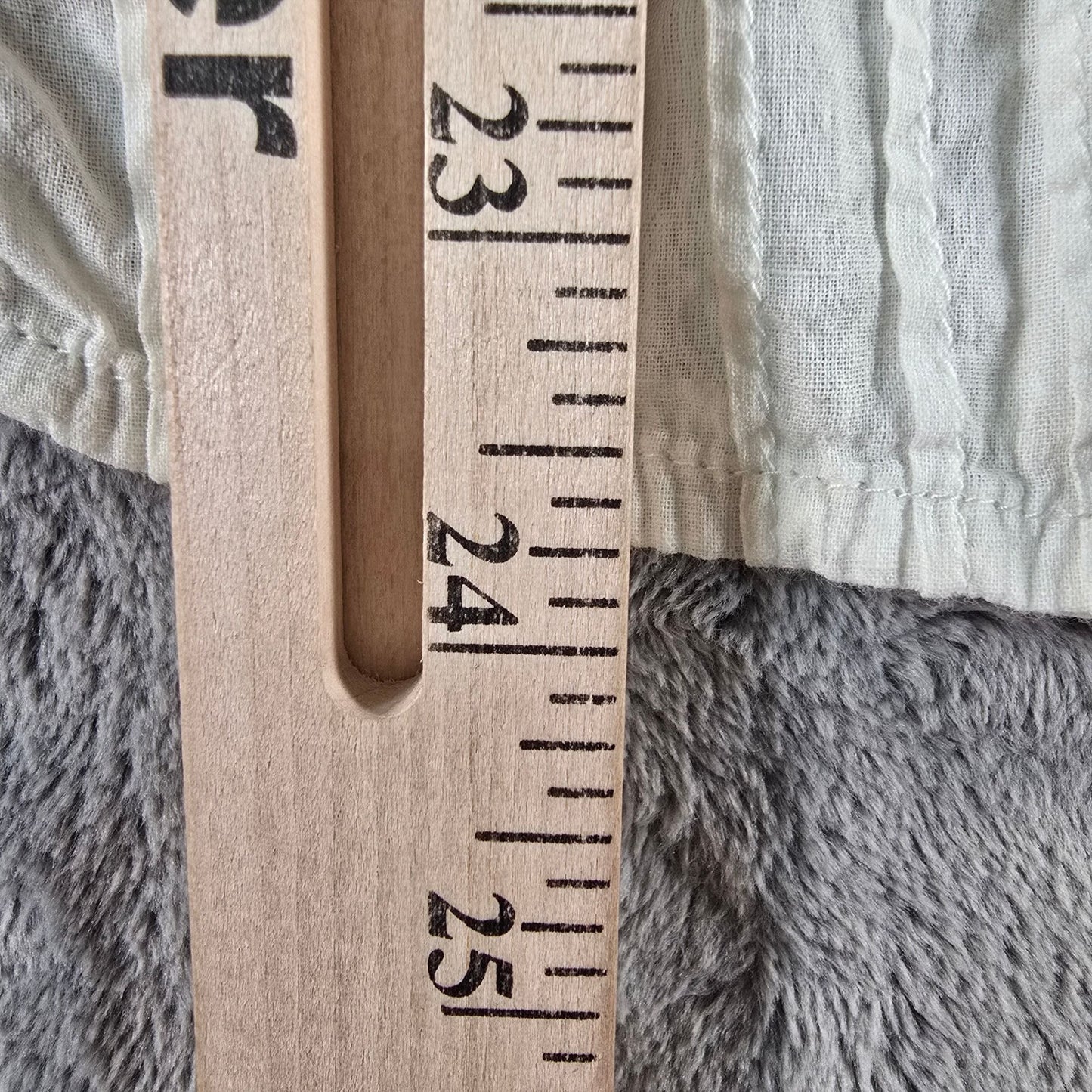 Distressed Vintage Y2K Cream Pintuck Pleated Lace Trim Boho/Victorian Blouse (M)