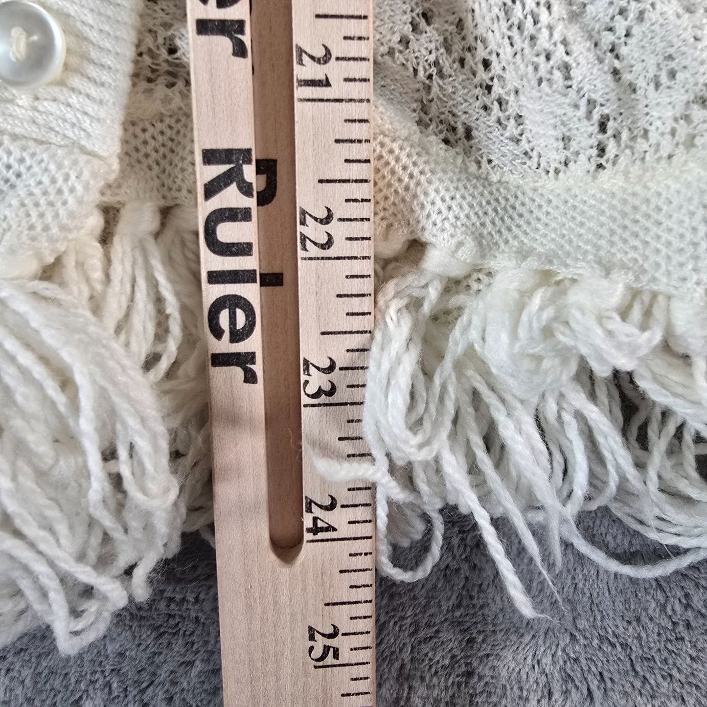 Vintage 1970s Ben Goodman-Nethe Ivory Lace Knit Button-Front Arm Slit Cape (OS)