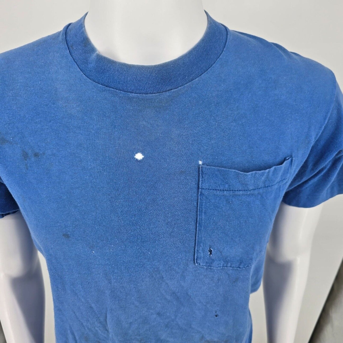 Vintage Thrashed 1980s Blue Fruit of The Loom Blank Pocket Tee T-Shirt (M)