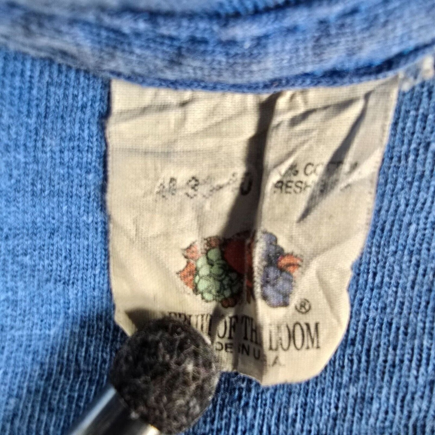 Vintage Thrashed 1980s Blue Fruit of The Loom Blank Pocket Tee T-Shirt (M)