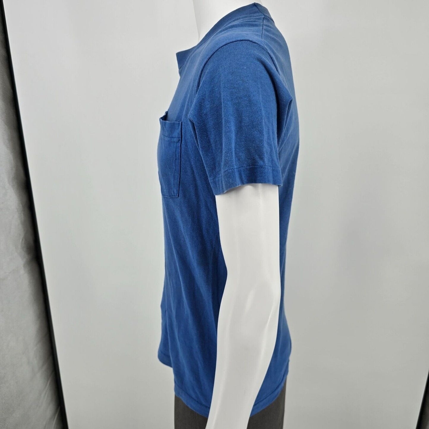 Vintage Thrashed 1980s Blue Fruit of The Loom Blank Pocket Tee T-Shirt (M)