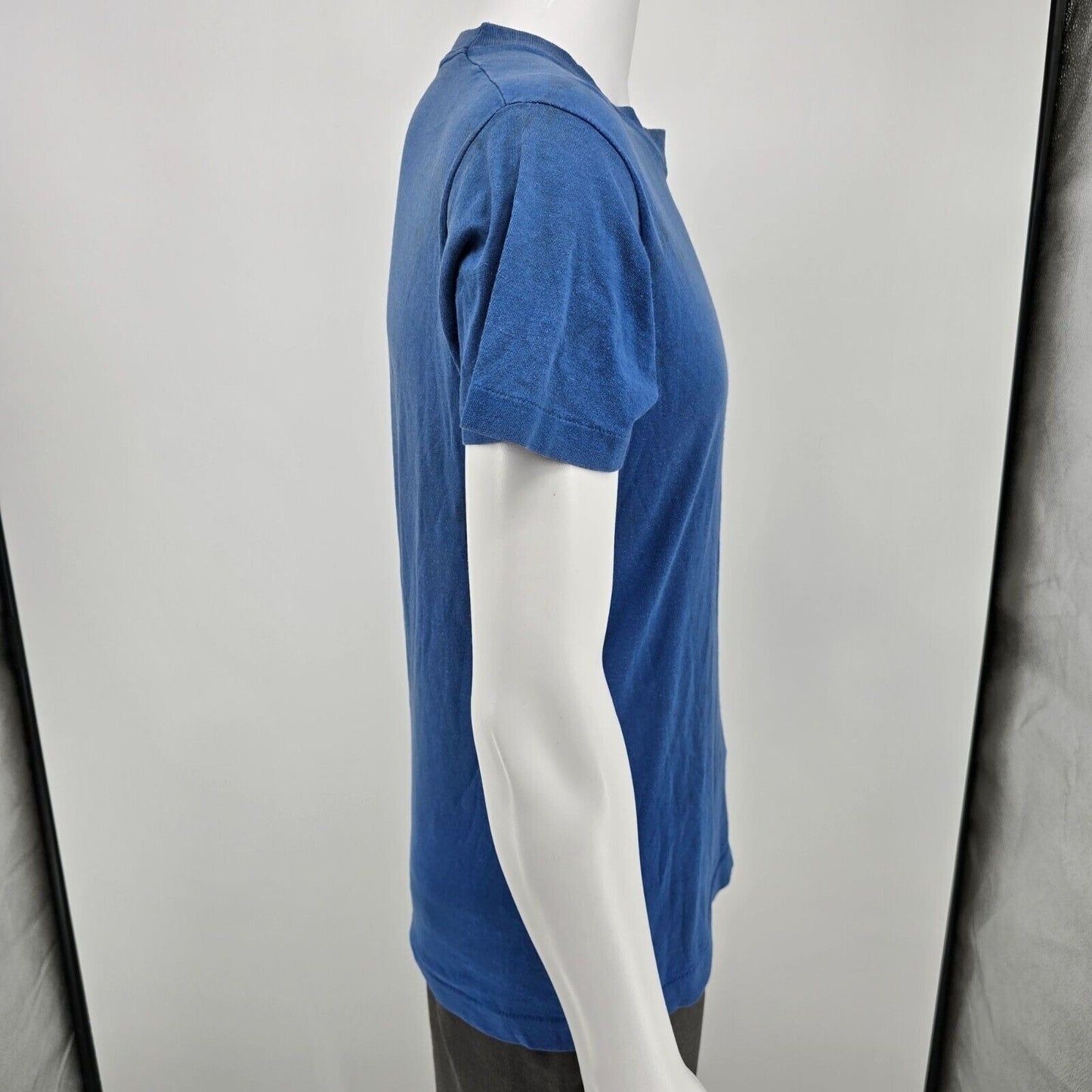Vintage Thrashed 1980s Blue Fruit of The Loom Blank Pocket Tee T-Shirt (M)