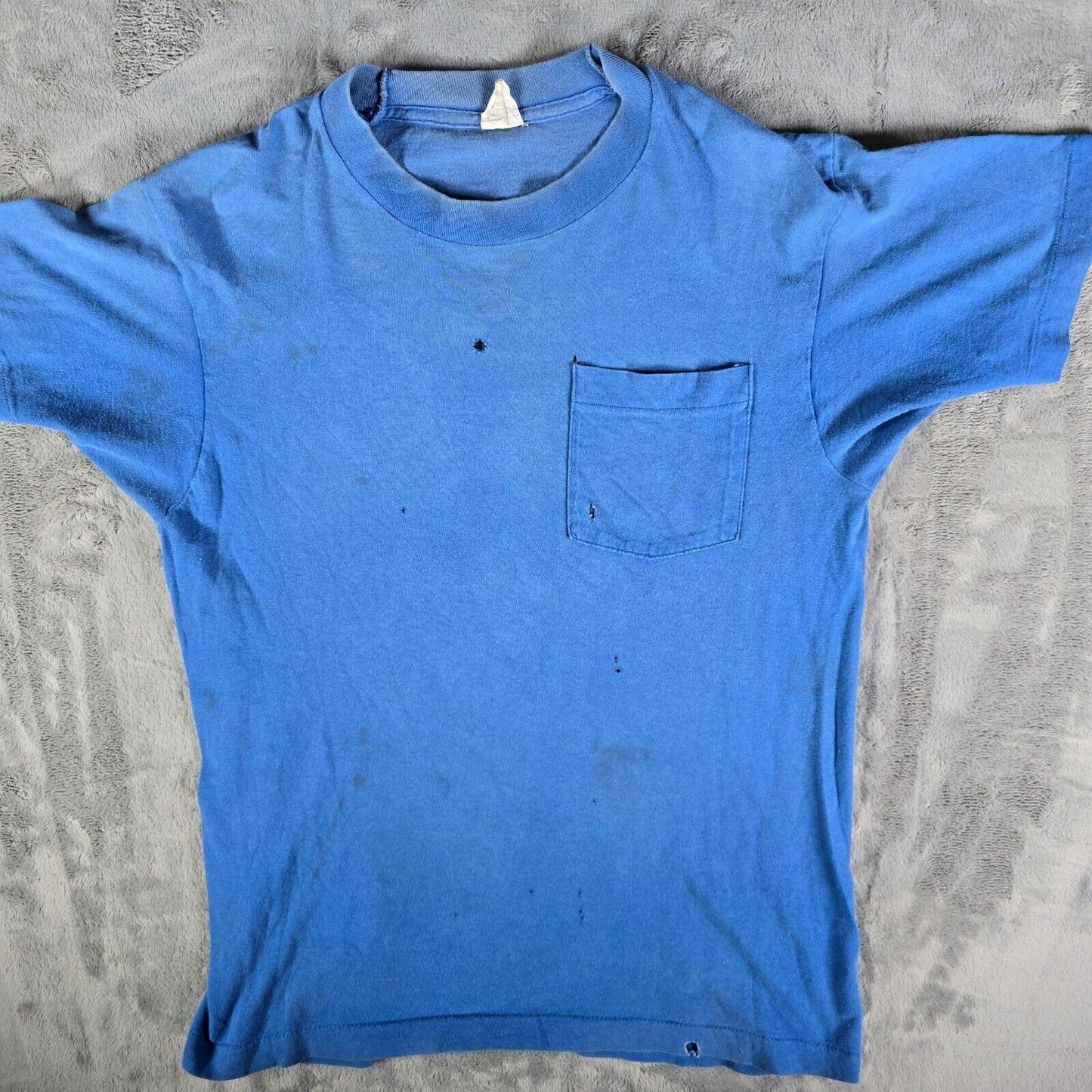 Vintage Thrashed 1980s Blue Fruit of The Loom Blank Pocket Tee T-Shirt (M)