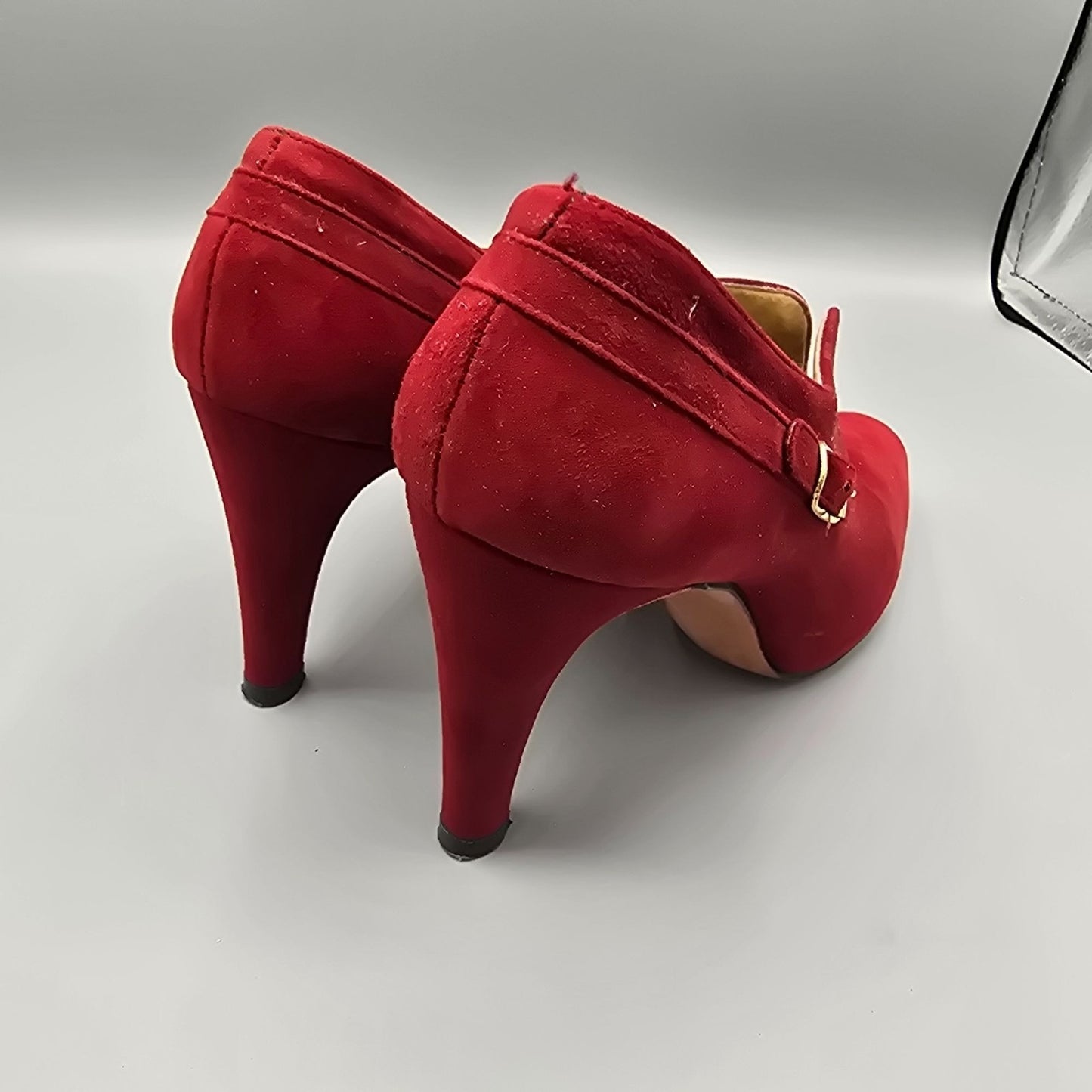 Vintage 1980s Johansen V-Vamp Scarlet Suede Made in USA Shootie Pumps (4B)