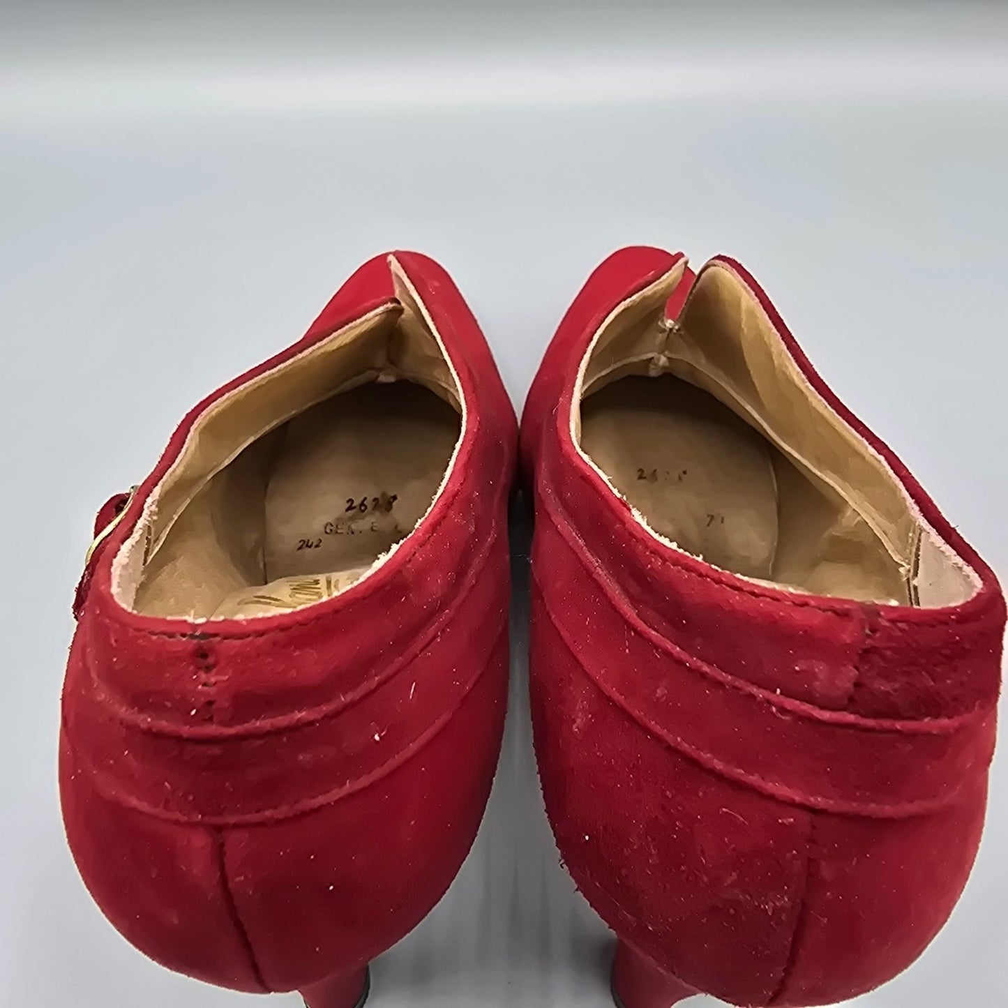 Vintage 1980s Johansen V-Vamp Scarlet Suede Made in USA Shootie Pumps (4B)