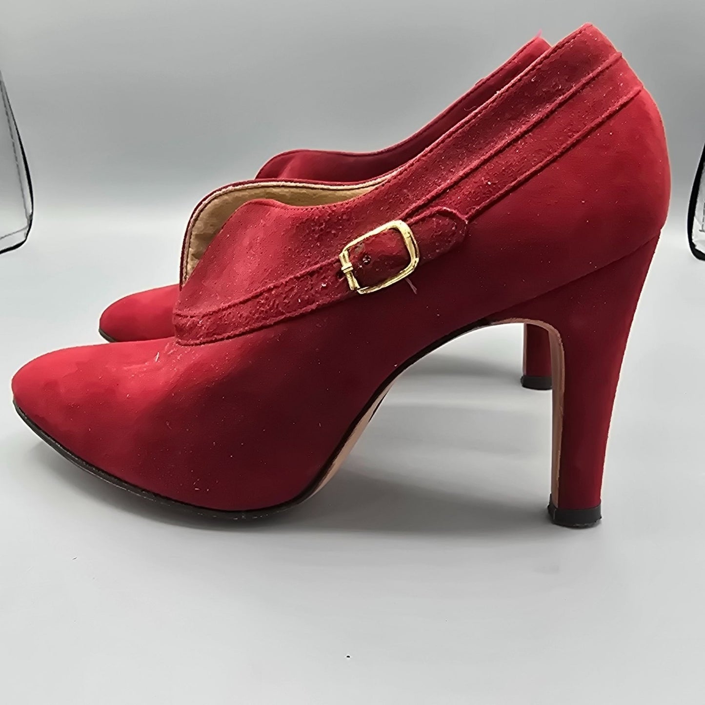 Vintage 1980s Johansen V-Vamp Scarlet Suede Made in USA Shootie Pumps (4B)