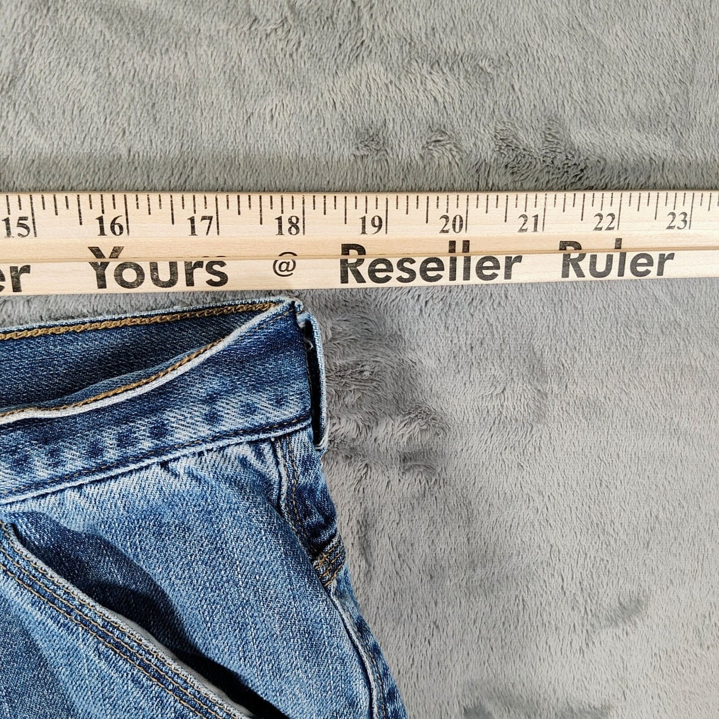 Old Navy 2009 Men's Loose Painter Blue Jean Denim Shorts (Size 36)