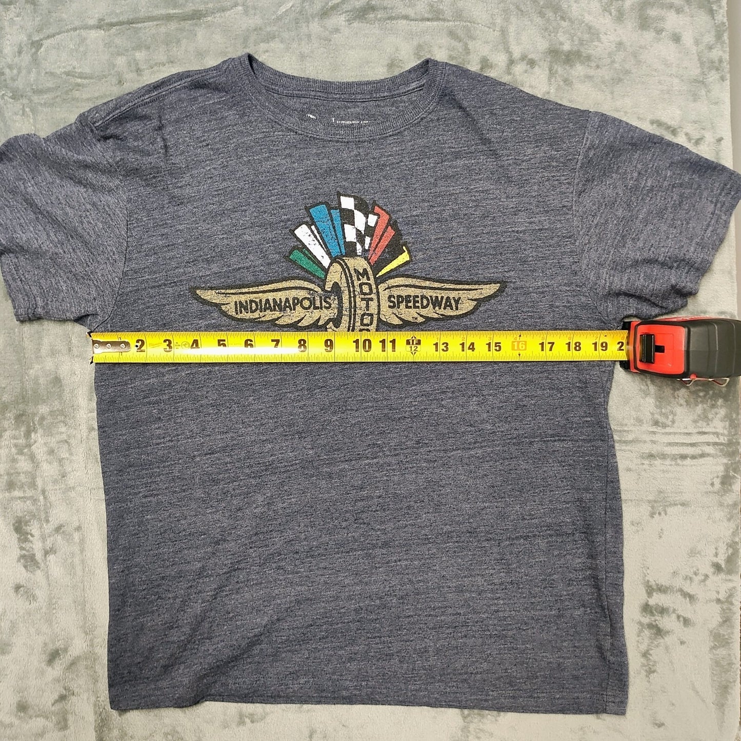 Indianapolis Motor Speedway Wing Wheel Flag Logo Graphic T-Shirt (Boys Large)