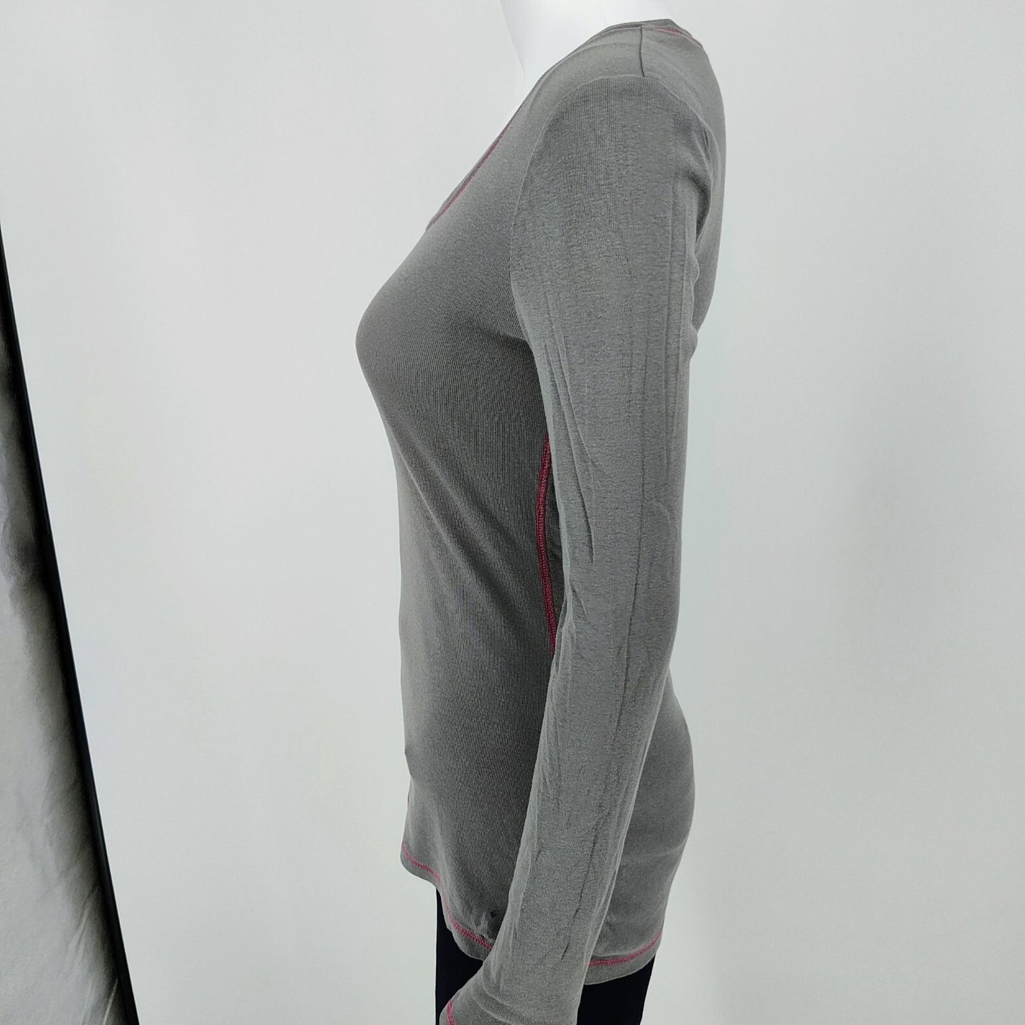 Old Navy 2012 Womens Long Sleeve Gray Cotton Top W/ Pink Stitching (S) *Flawed*