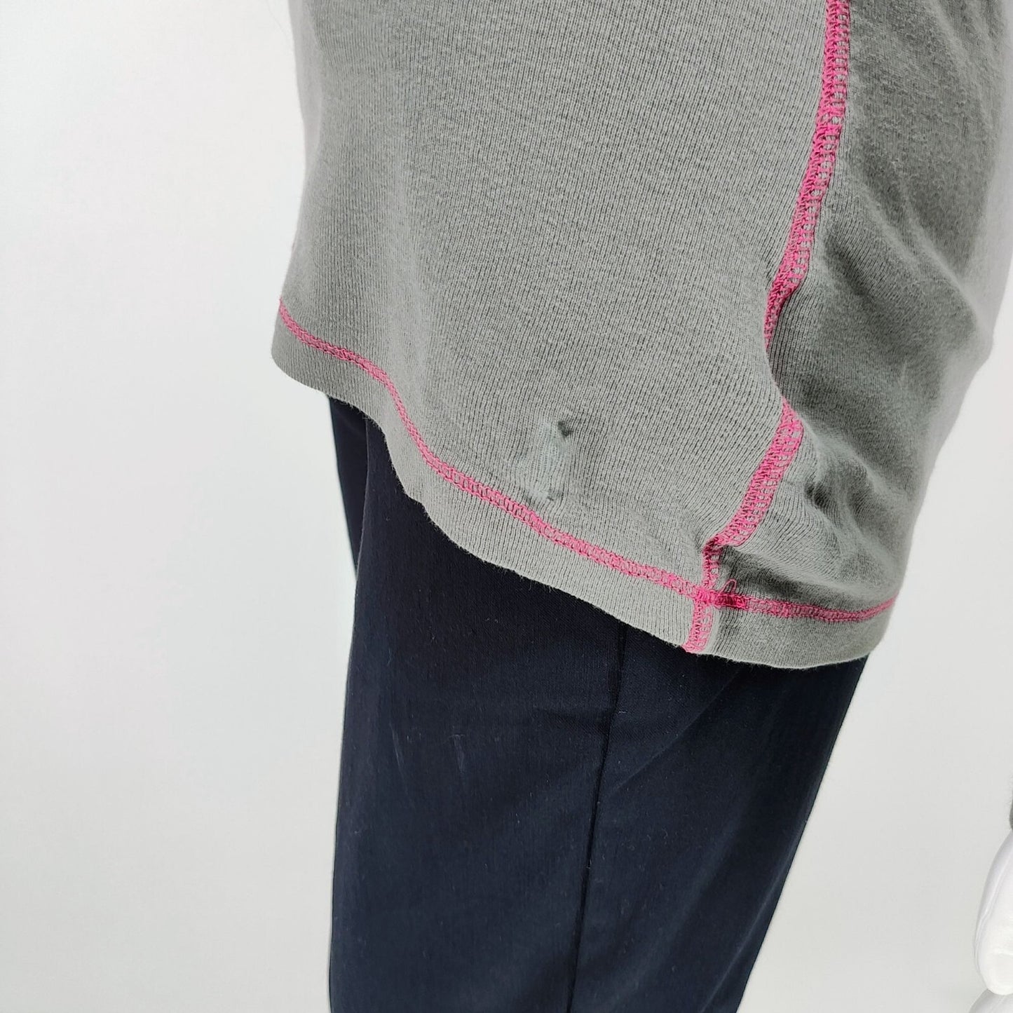 Old Navy 2012 Womens Long Sleeve Gray Cotton Top W/ Pink Stitching (S) *Flawed*