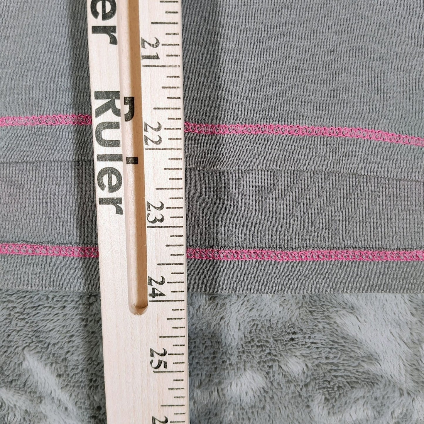 Old Navy 2012 Womens Long Sleeve Gray Cotton Top W/ Pink Stitching (S) *Flawed*