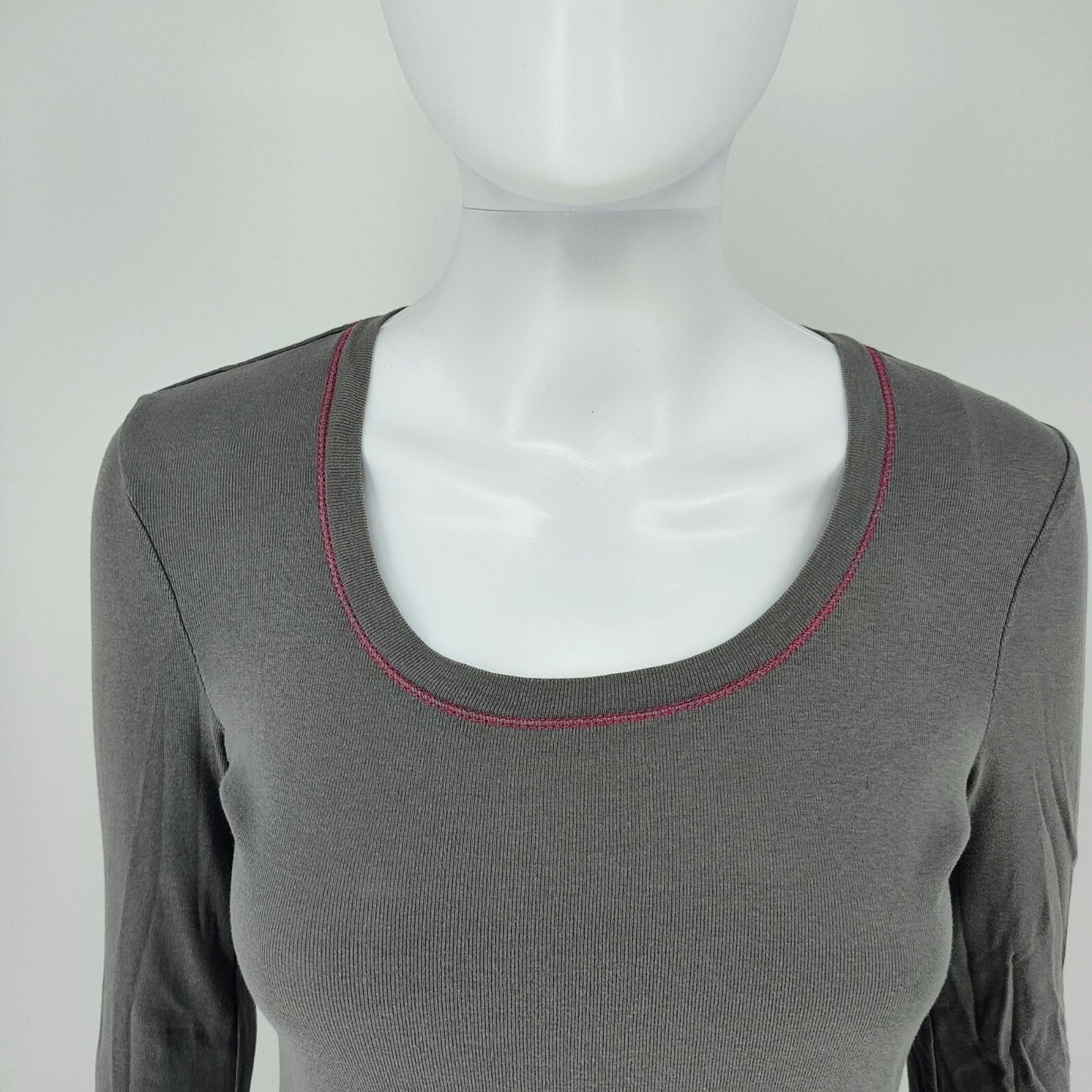 Old Navy 2012 Womens Long Sleeve Gray Cotton Top W/ Pink Stitching (S) *Flawed*