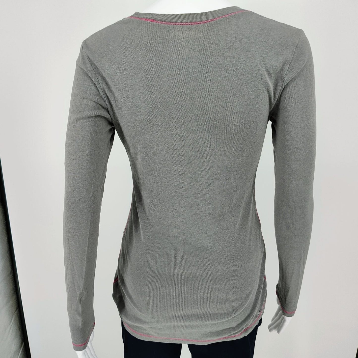 Old Navy 2012 Womens Long Sleeve Gray Cotton Top W/ Pink Stitching (S) *Flawed*