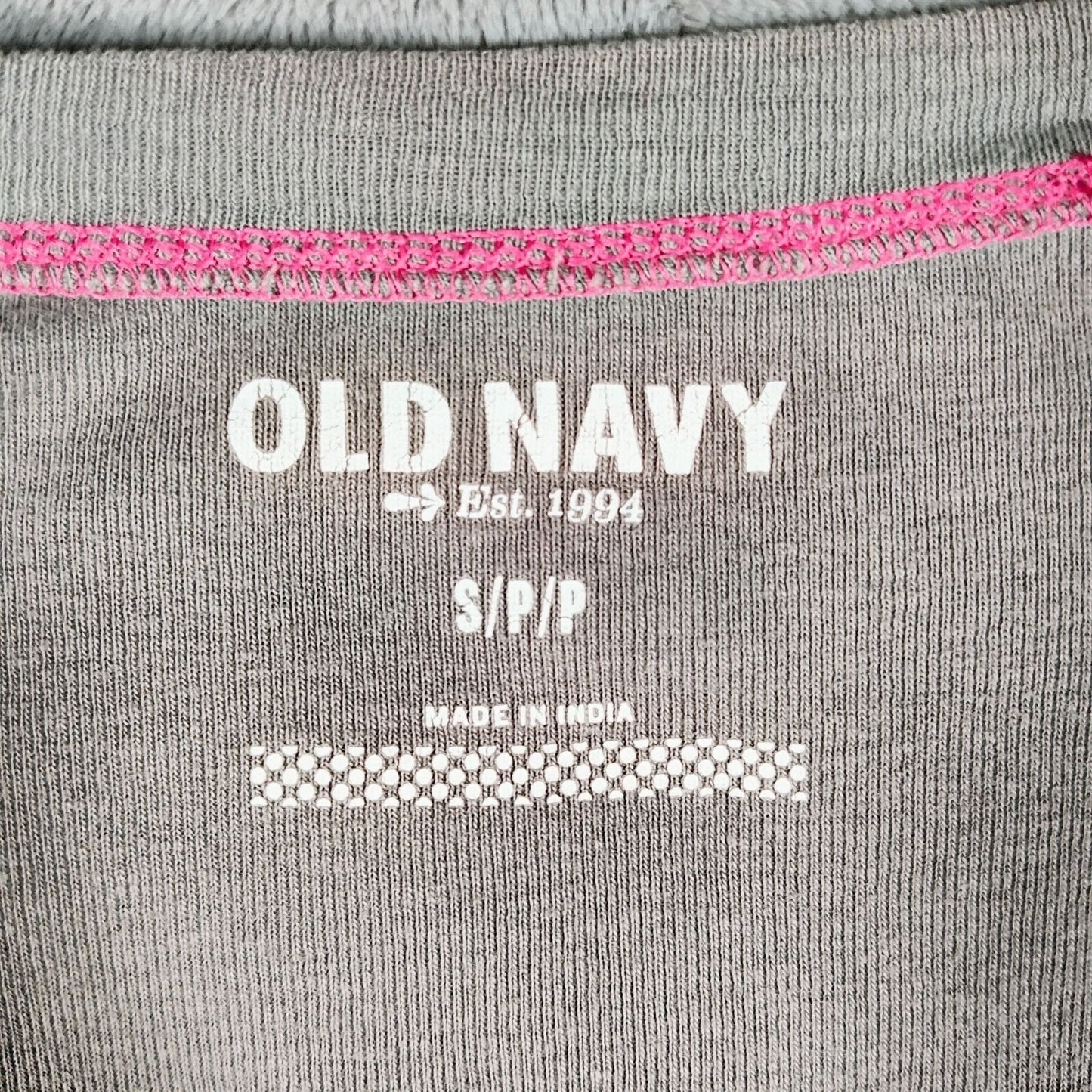 Old Navy 2012 Womens Long Sleeve Gray Cotton Top W/ Pink Stitching (S) *Flawed*
