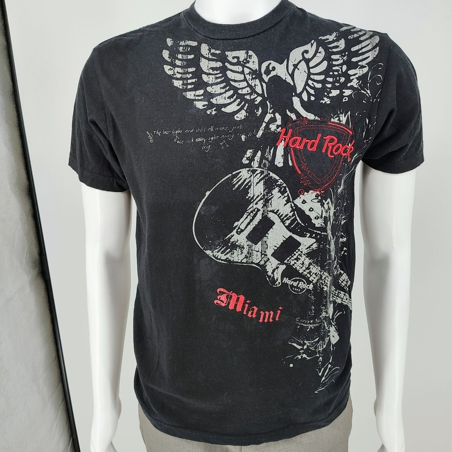 Hard Rock Cafe Miami Y2K Aesthetic Embroidered Black and Red Graphic T-Shirt (S)