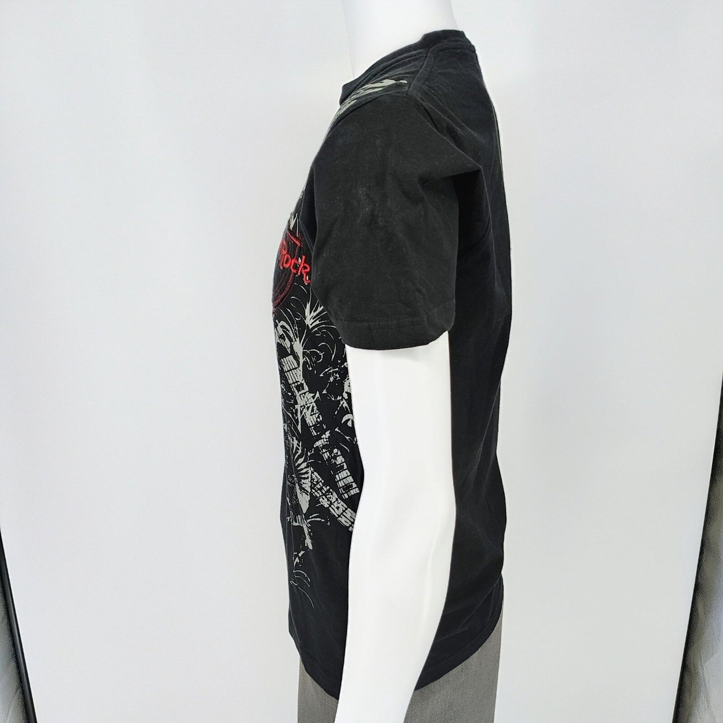 Hard Rock Cafe Miami Y2K Aesthetic Embroidered Black and Red Graphic T-Shirt (S)