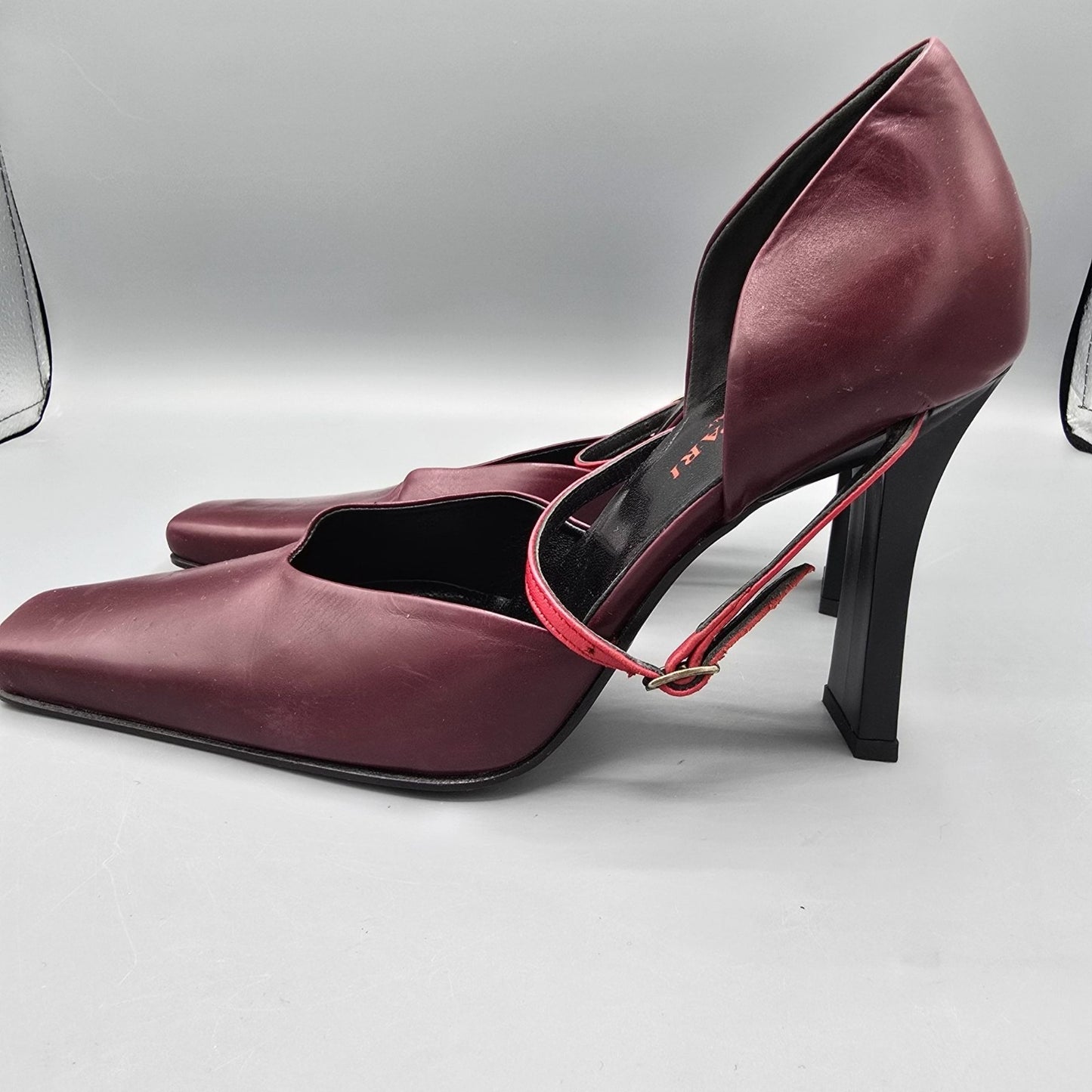 Vintage Deadstock Y2K Pari & Pari Bordeaux Instep-Strap Pumps (EU 37/ US 6.5)