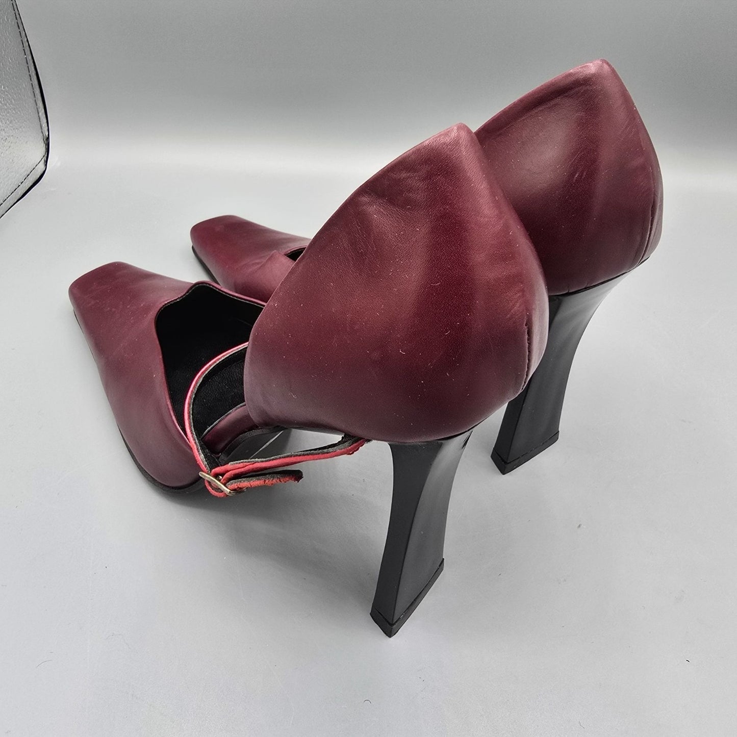 Vintage Deadstock Y2K Pari & Pari Bordeaux Instep-Strap Pumps (EU 37/ US 6.5)