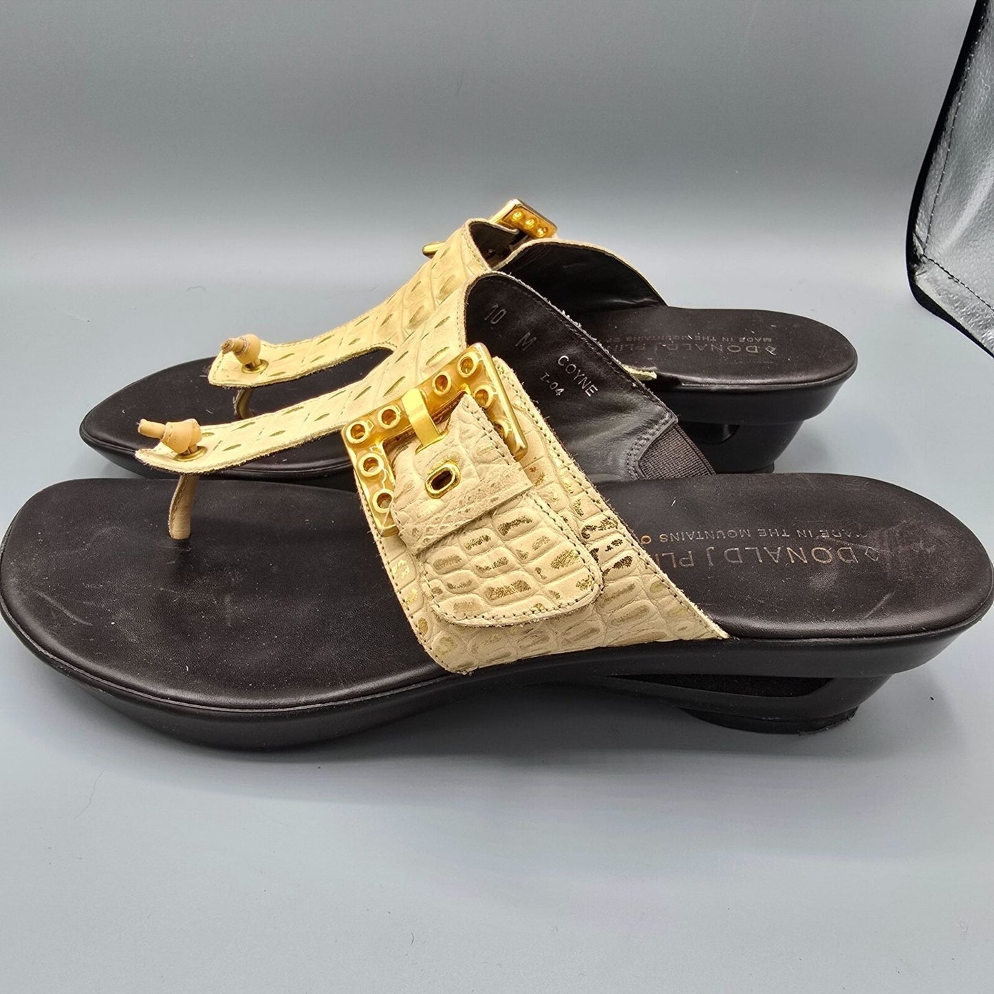 Donald J Pliner Women's Made in Italy Beige Croc Embossed Leather Sandals (10M)