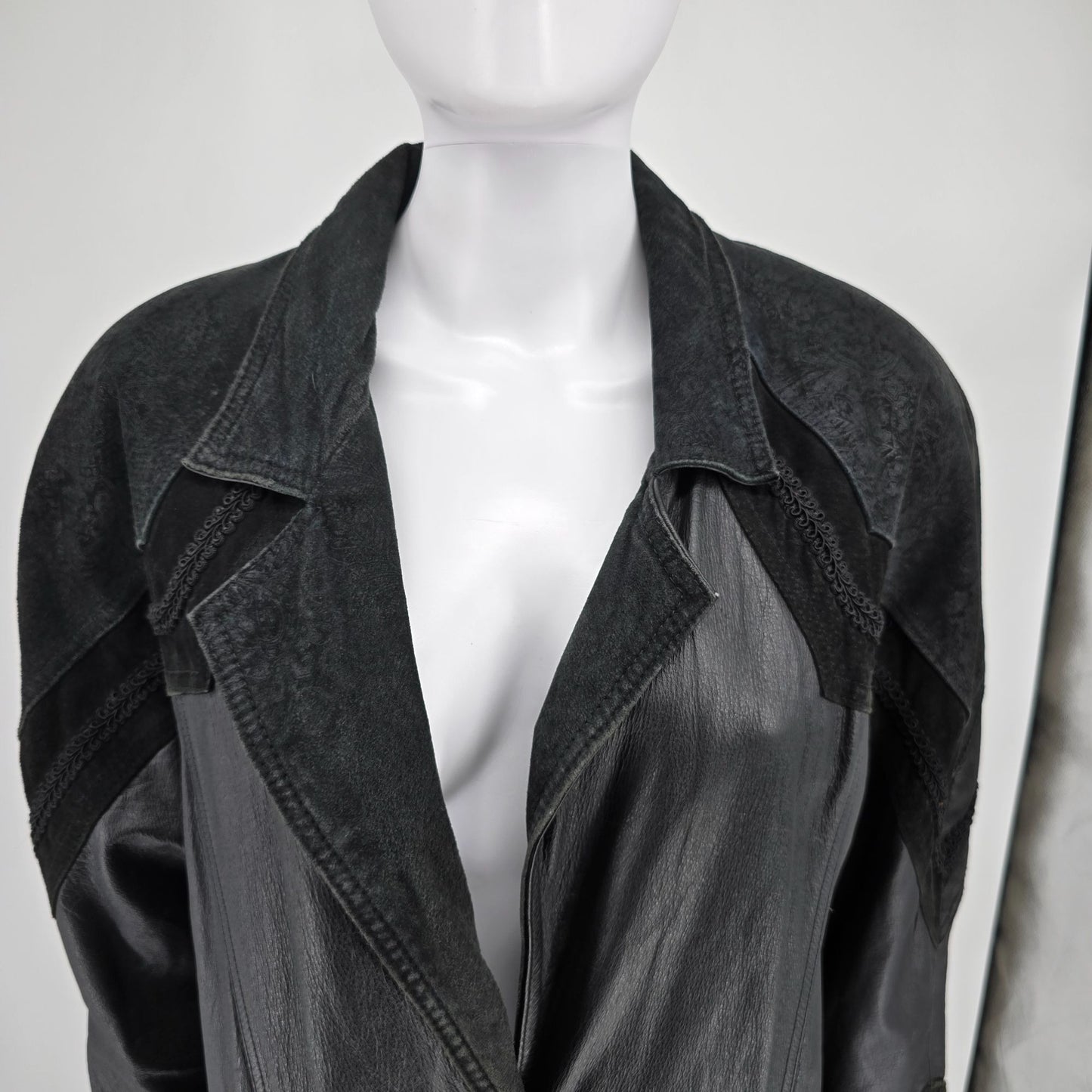 Vintage Late 1980s Maggie Lawrence Women's Paisely Trim Leather Duster Coat (M)