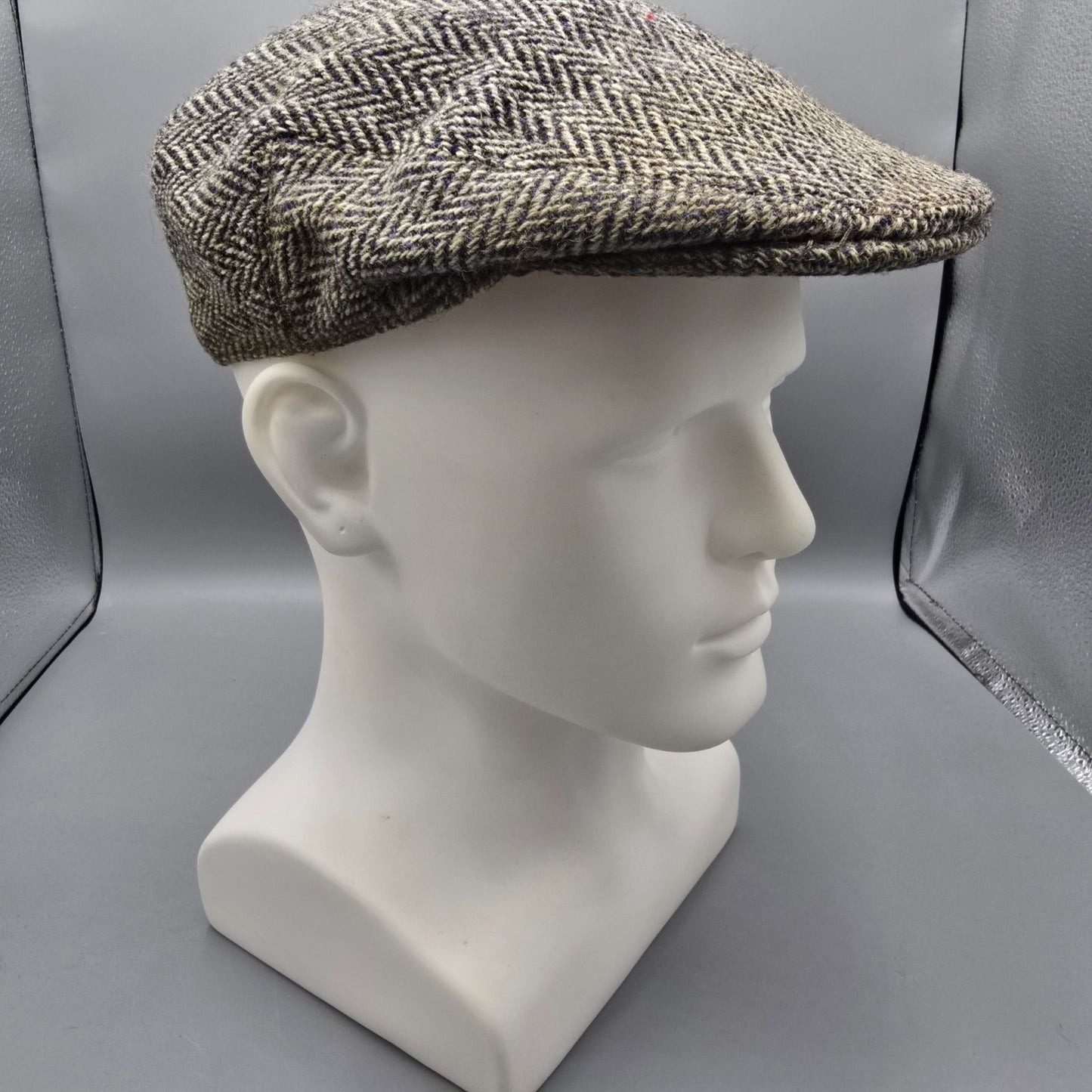 Vintage 1970s Harris Tweed Made in Scotland Herringbone Wool Flat Cap (US 7 1/8)