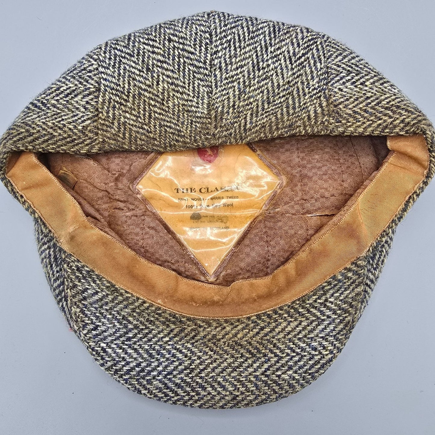 Vintage 1970s Harris Tweed Made in Scotland Herringbone Wool Flat Cap (US 7 1/8)