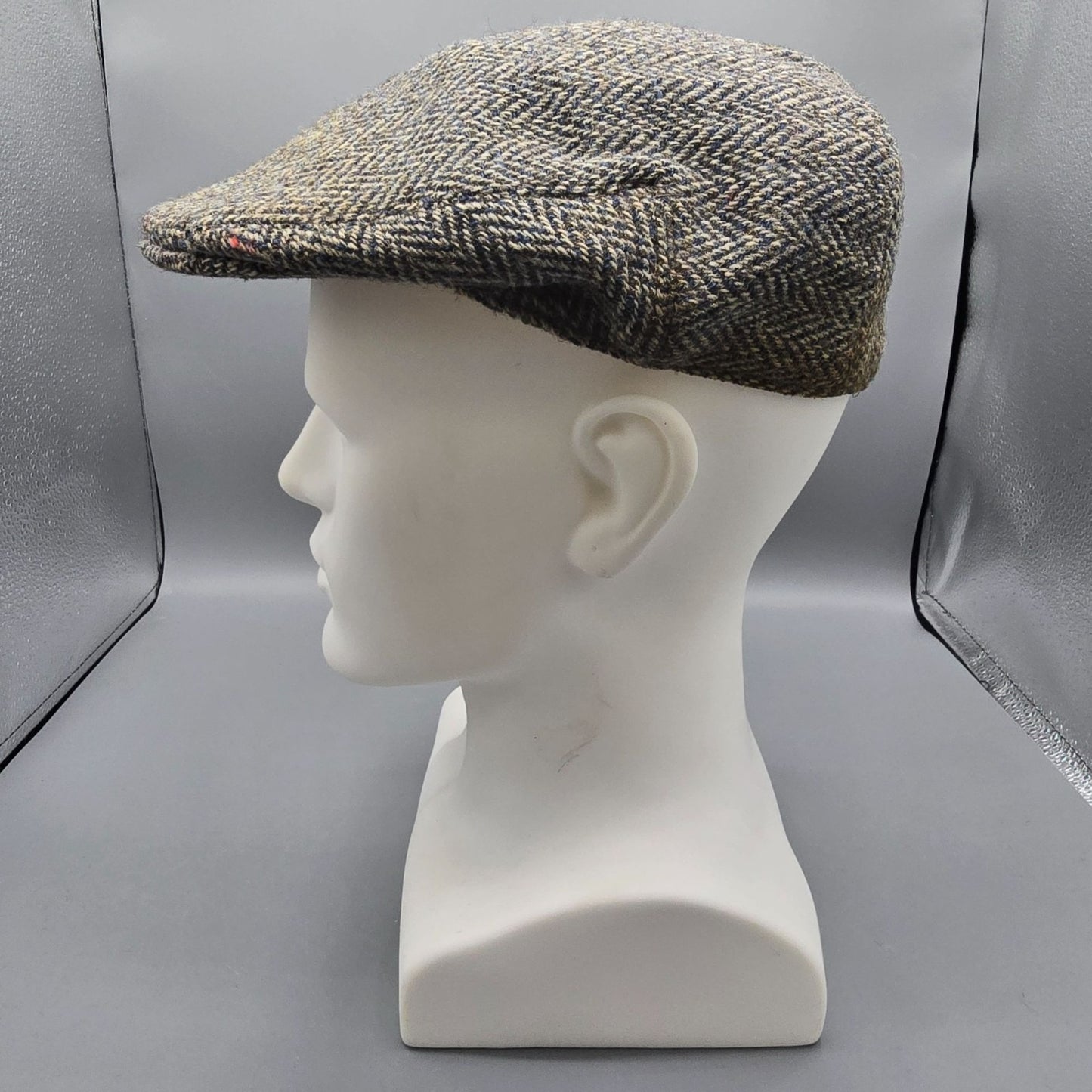 Vintage 1970s Harris Tweed Made in Scotland Herringbone Wool Flat Cap (US 7 1/8)
