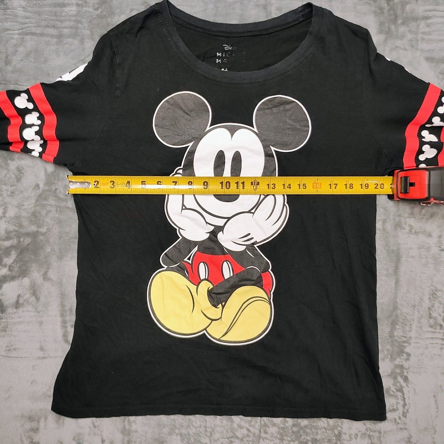 Disney Mickey Mouse "Just Sittin" Long-Sleeved Graphic T-Shirt (Juniors XL)