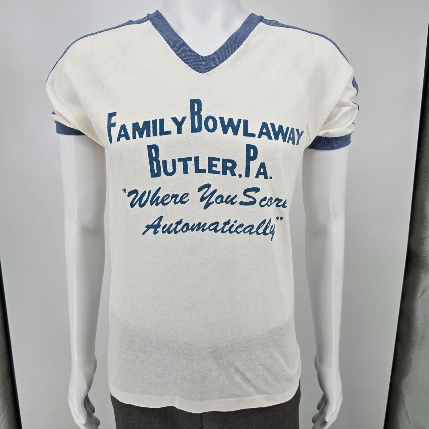 Vintage 1980s Bantam Family Bowlaway Butler, PA. Jersey-Style Bowing T-Shirt (M)
