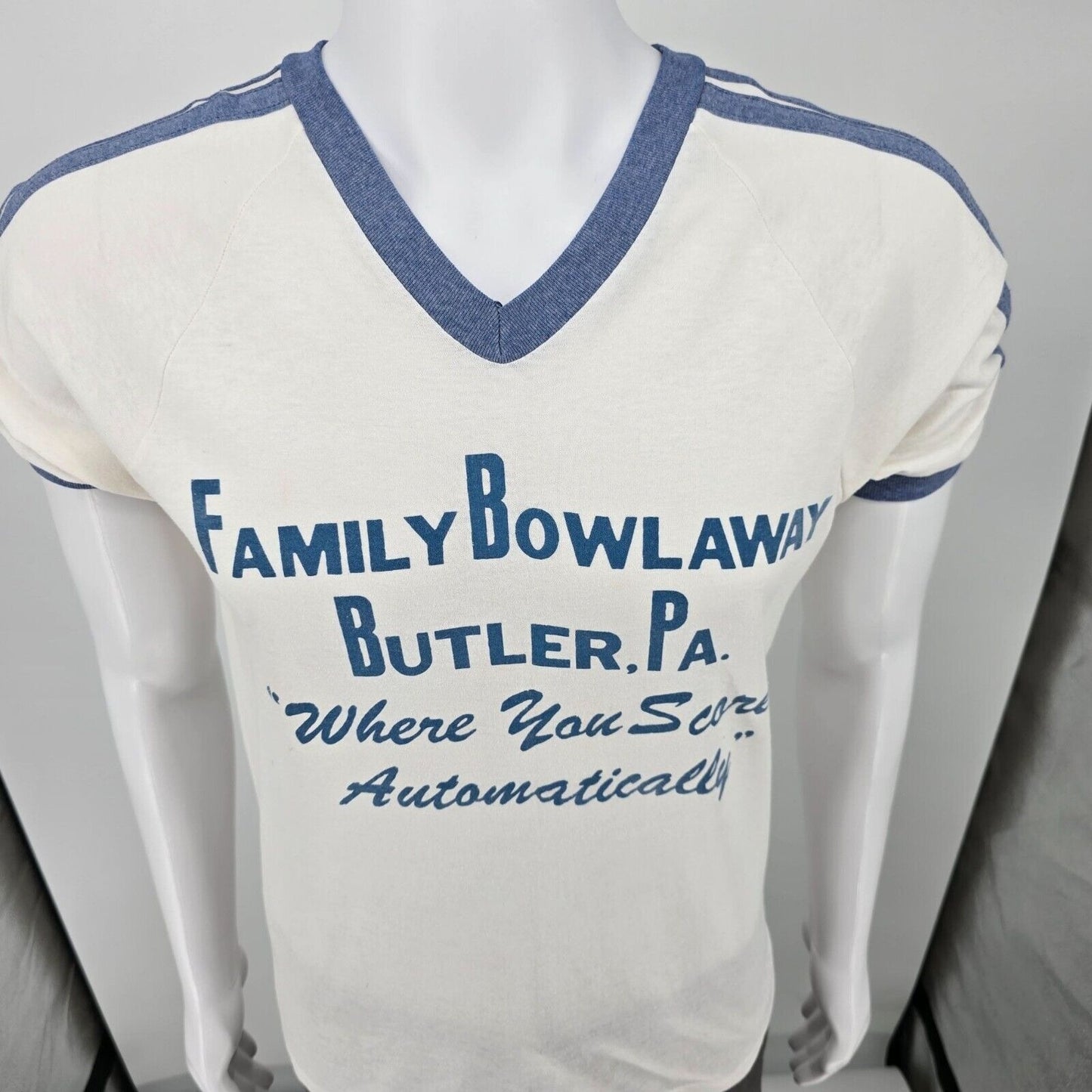 Vintage 1980s Bantam Family Bowlaway Butler, PA. Jersey-Style Bowing T-Shirt (M)