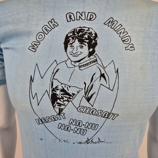 Distressed Vintage 1970s Mork and Mindy Nesbit Chasbit Na-Nu Na-Nu T-Shirt (XS)