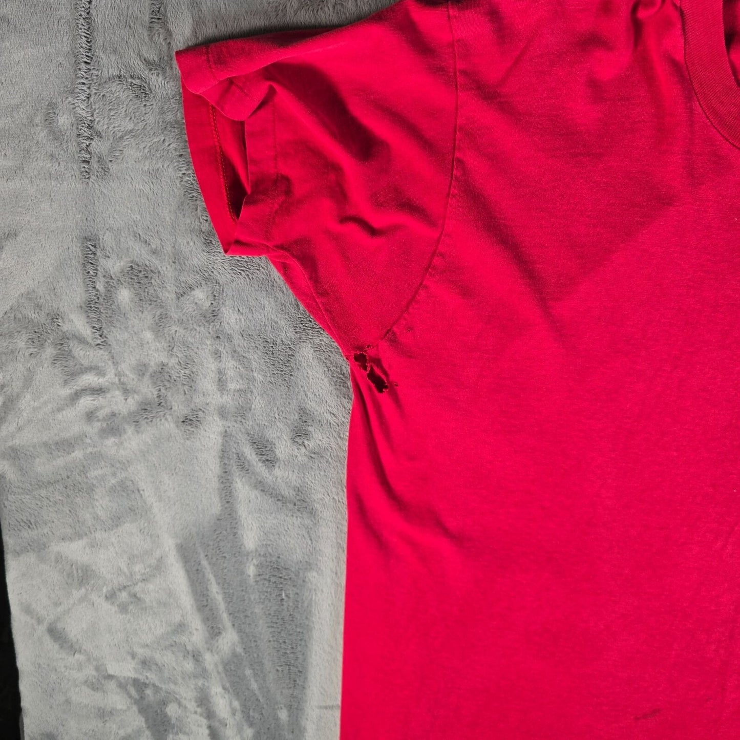 Vintage Distressed 1970s Single Stitch Blank Red Selvedge Pocket T-Shirt (M/L)