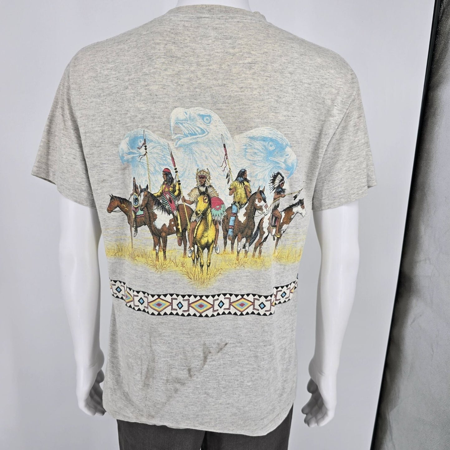 Distressed Vintage 1990s Habitat Native American Spirit Eagle Gray T-Shirt (L)