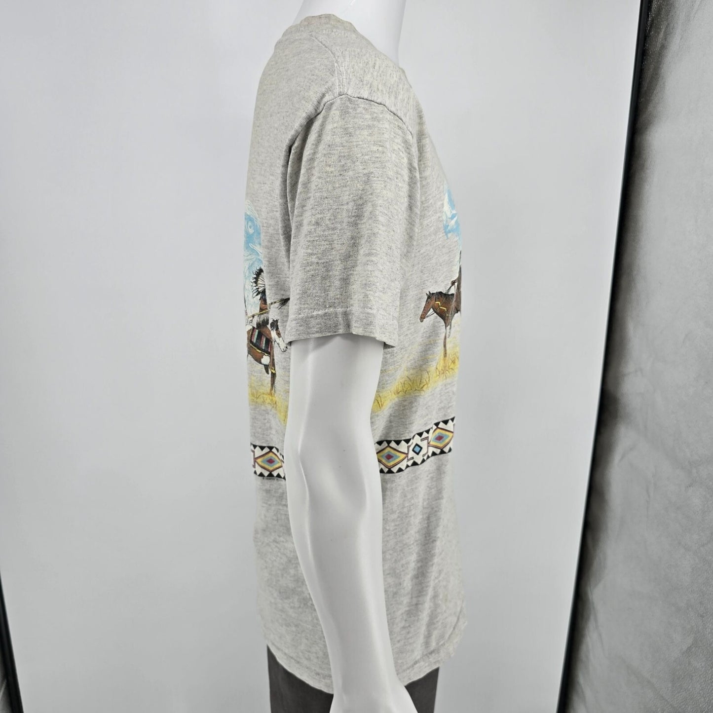 Distressed Vintage 1990s Habitat Native American Spirit Eagle Gray T-Shirt (L)
