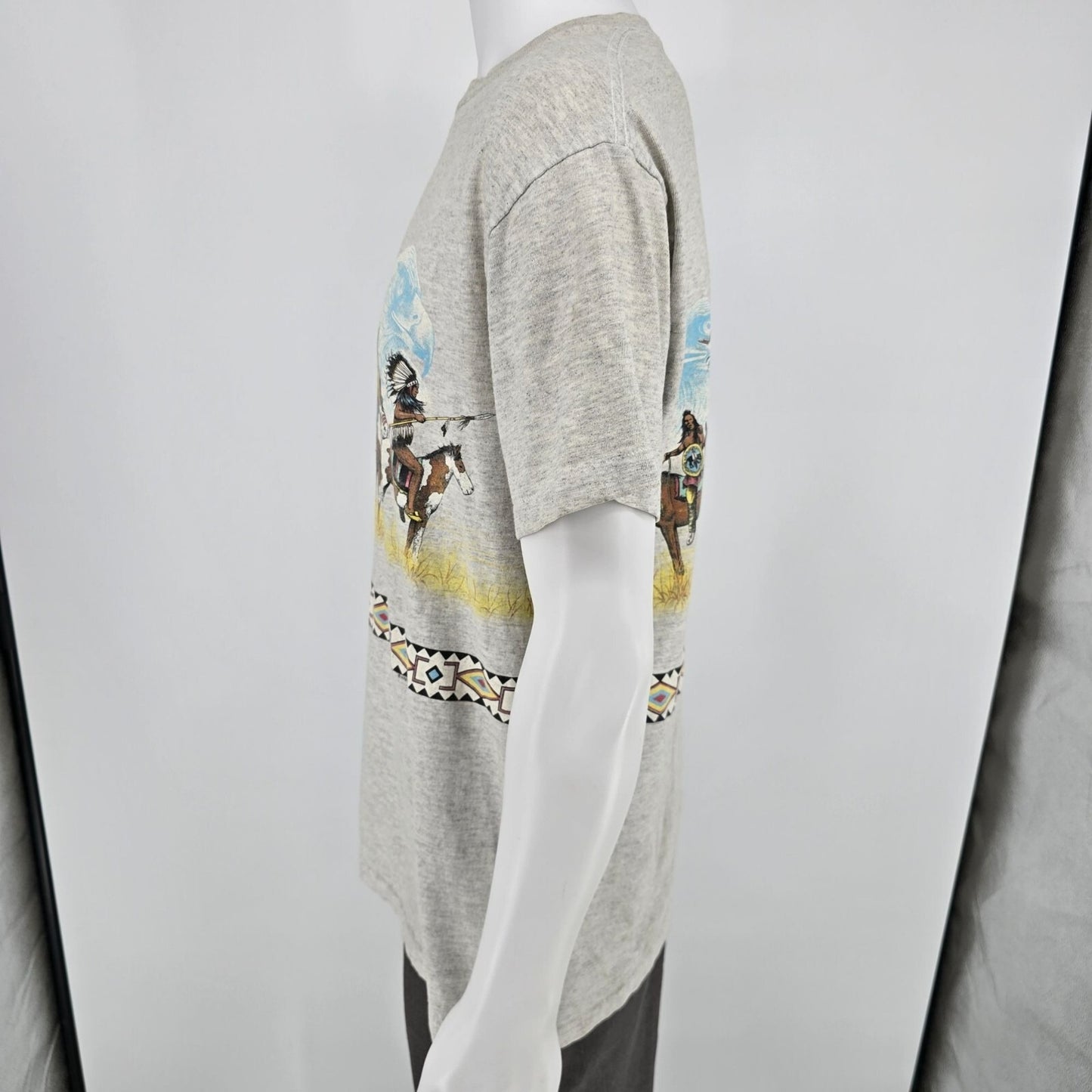 Distressed Vintage 1990s Habitat Native American Spirit Eagle Gray T-Shirt (L)