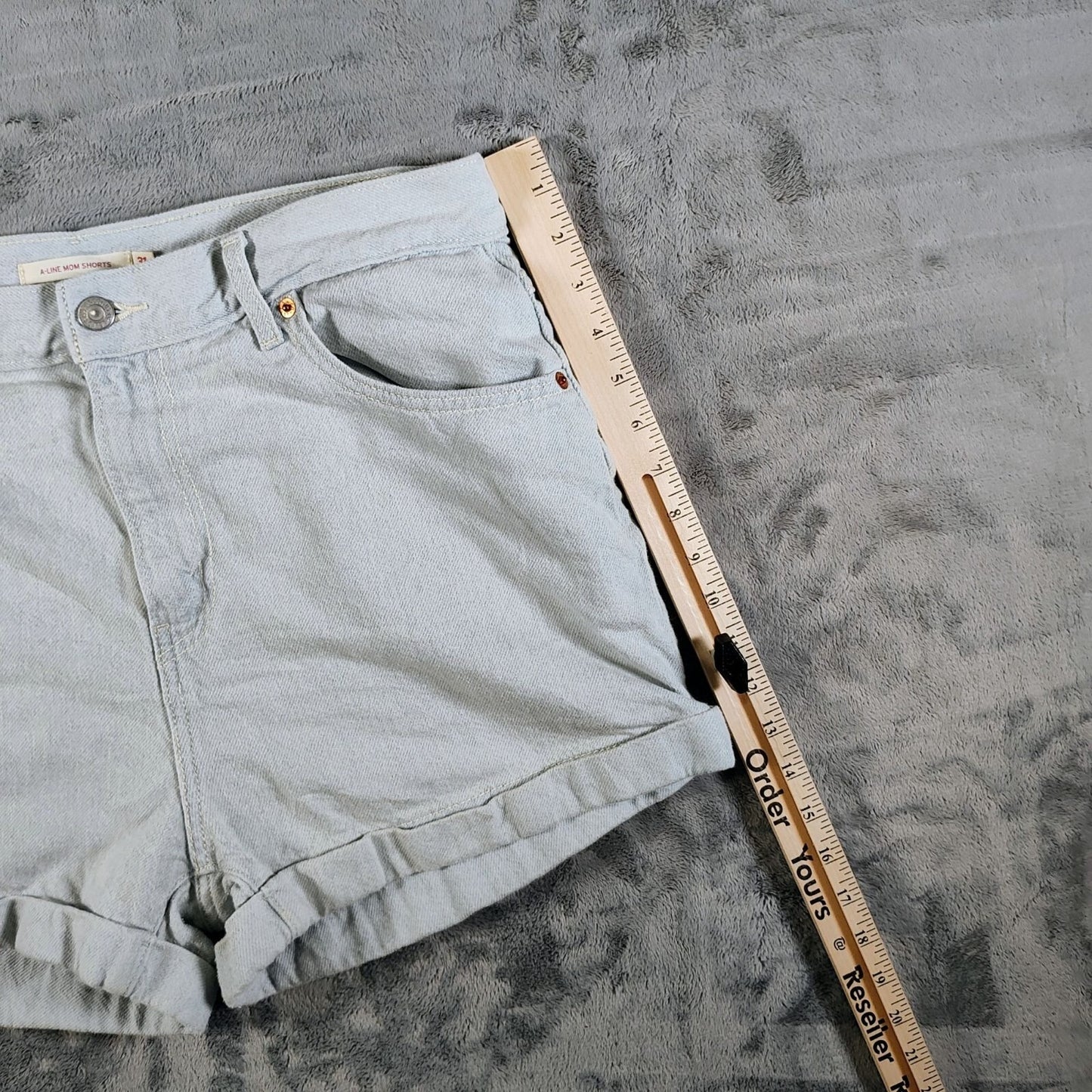 Levi's Size 31 Light Blue Women's A-Line Mom Shorts (Fair Condition)