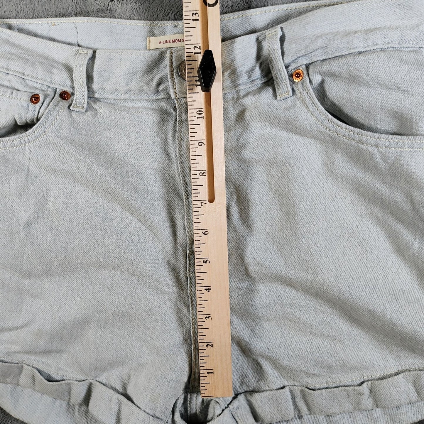 Levi's Size 31 Light Blue Women's A-Line Mom Shorts (Fair Condition)