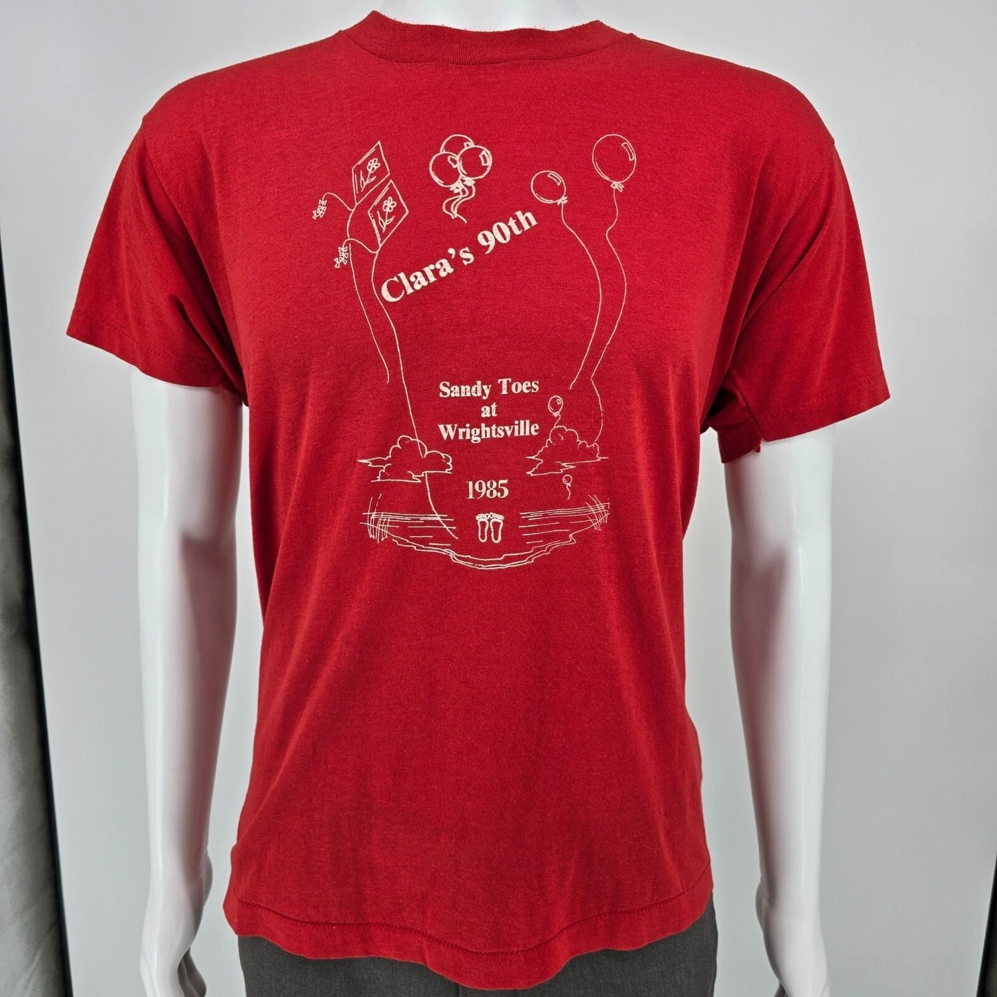 Vintage 1980s Clara's 90th Birthday Sandy Toes at Wrightsville 1985 T-Shirt (L)