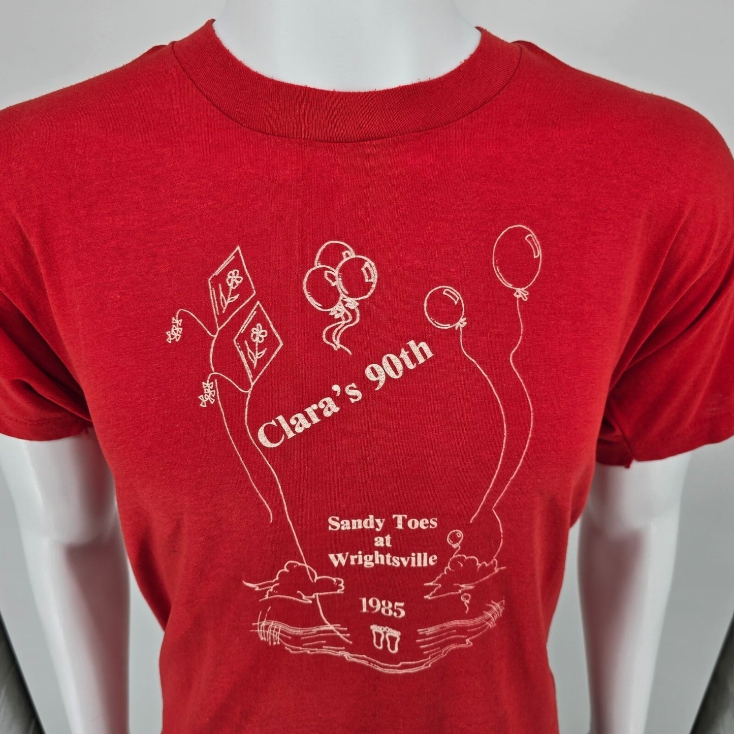 Vintage 1980s Clara's 90th Birthday Sandy Toes at Wrightsville 1985 T-Shirt (L)