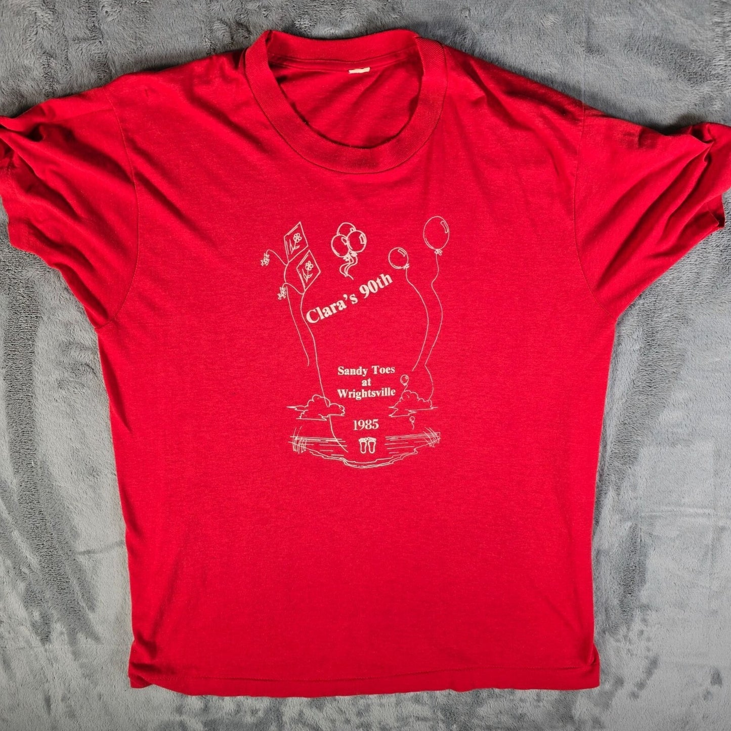 Vintage 1980s Clara's 90th Birthday Sandy Toes at Wrightsville 1985 T-Shirt (L)