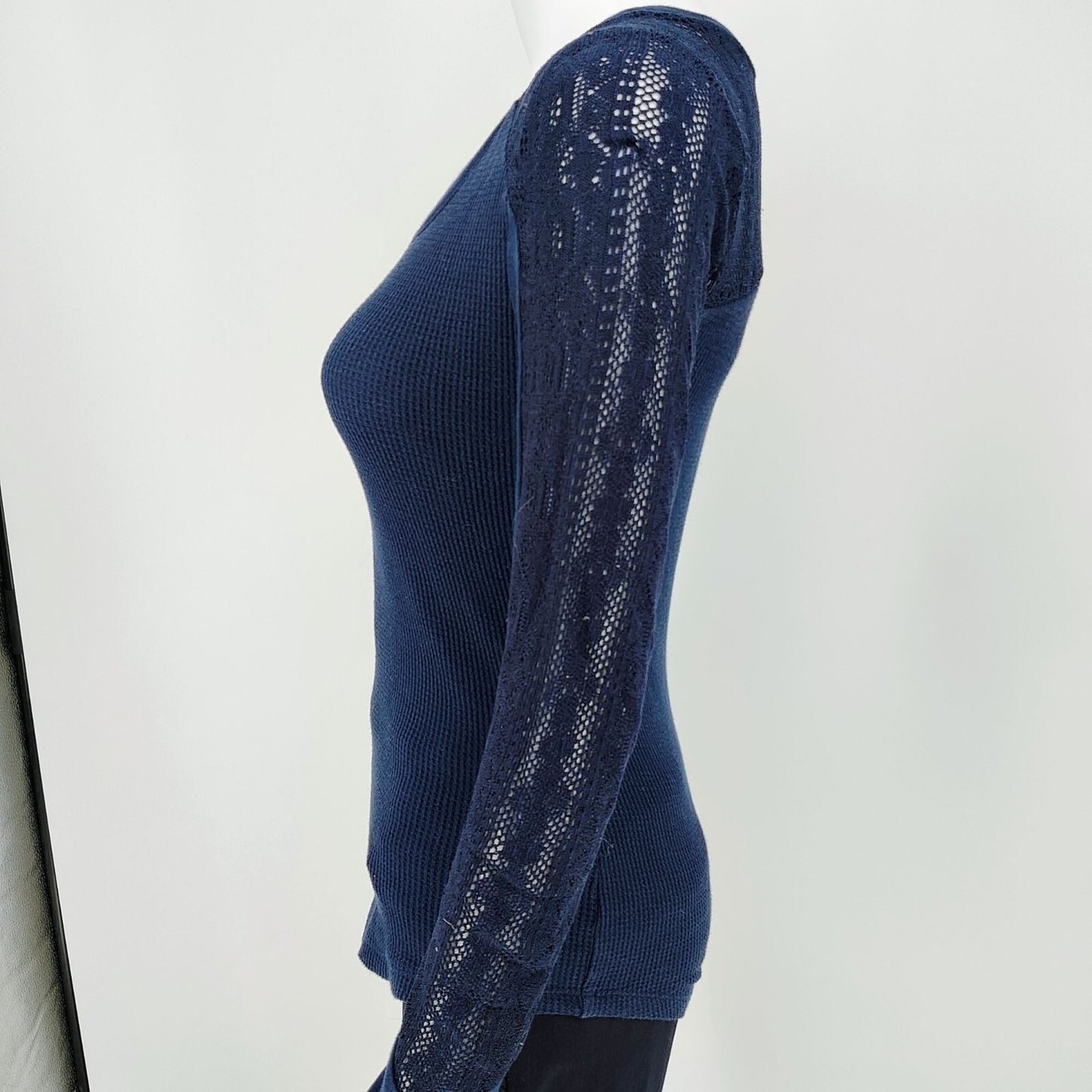 Lucky Brand Live in Love Blue Womens Lace Sleeve Thermal Top (S) *Flawed*