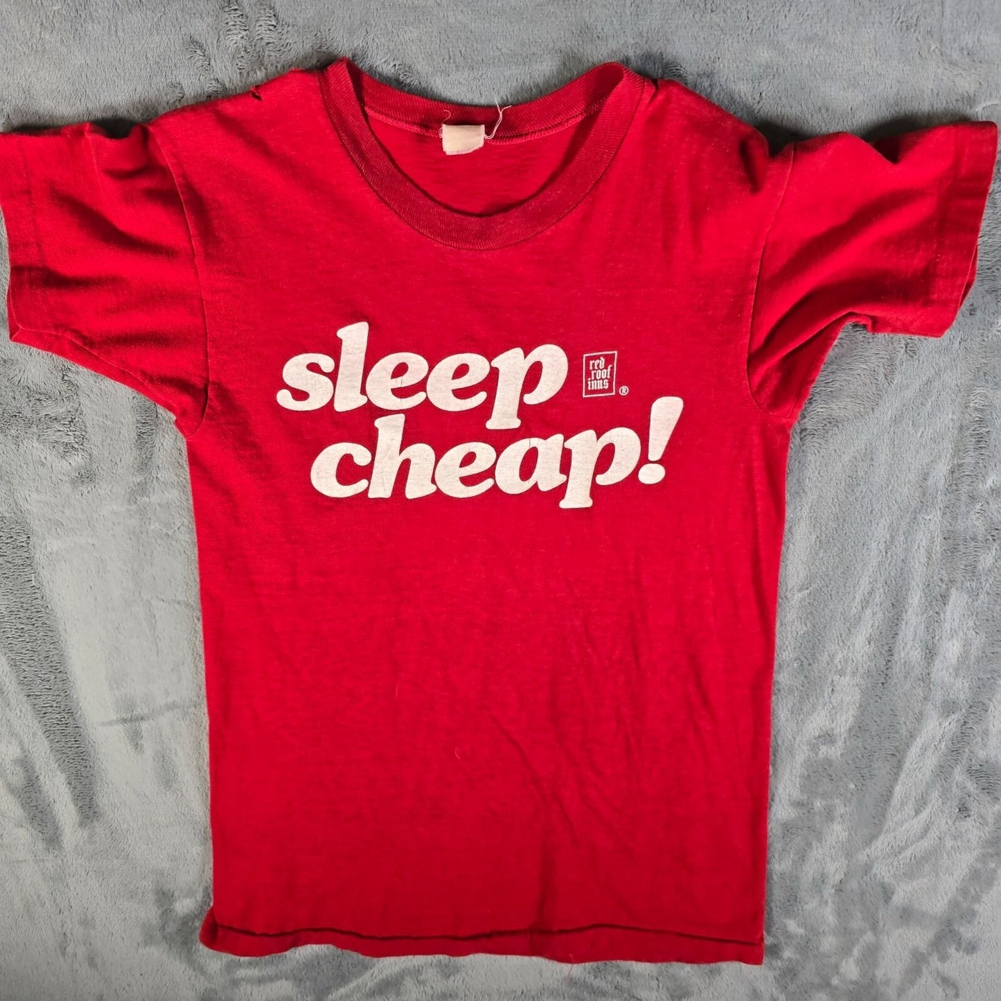 Vintage 1980s Red Roof Inns "Sleep Cheap!" Single-Stitch Promo T-Shirt (2XS)