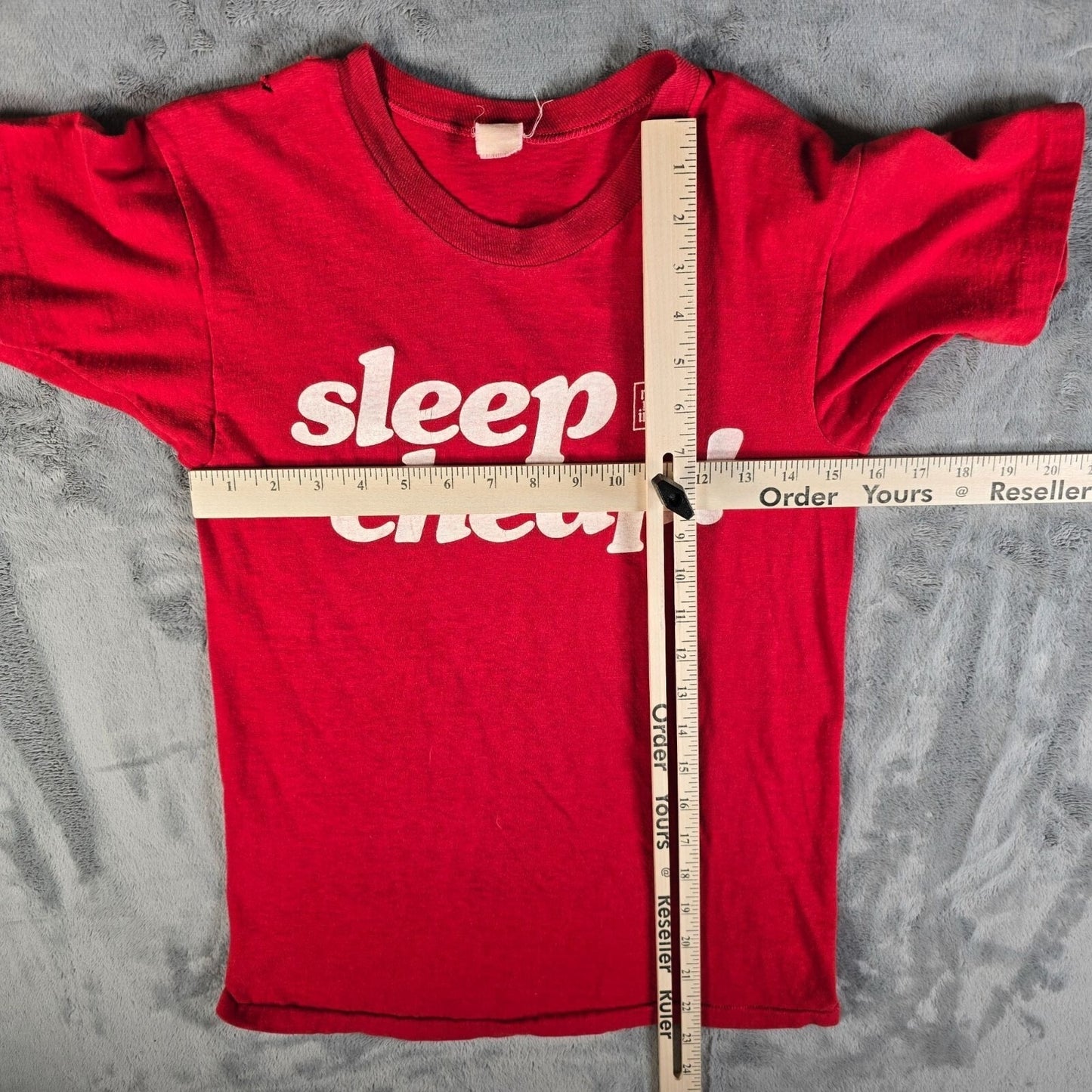Vintage 1980s Red Roof Inns "Sleep Cheap!" Single-Stitch Promo T-Shirt (2XS)